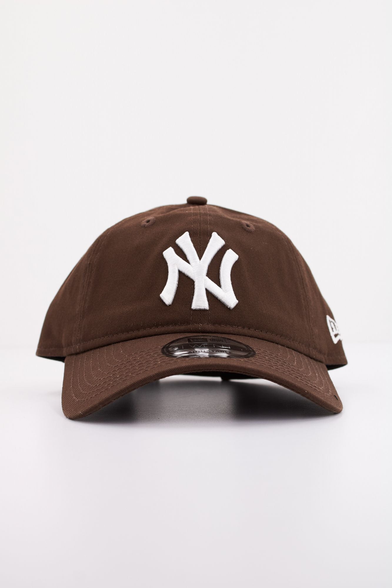 NEW ERA  NOS LEAGUE ESS en color MARRON (1)