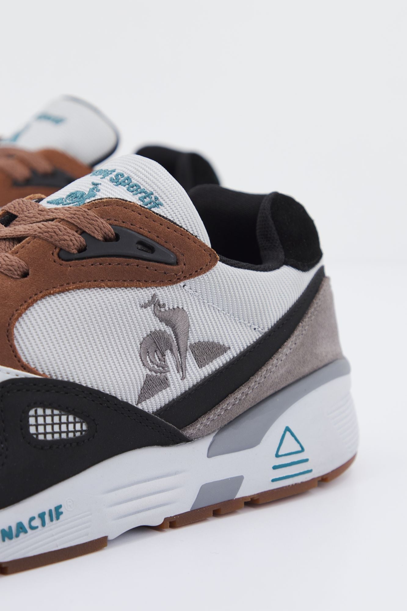 LE COQ SPORTIF  LCS R850 WINTER CRAFT en color GRIS (3)