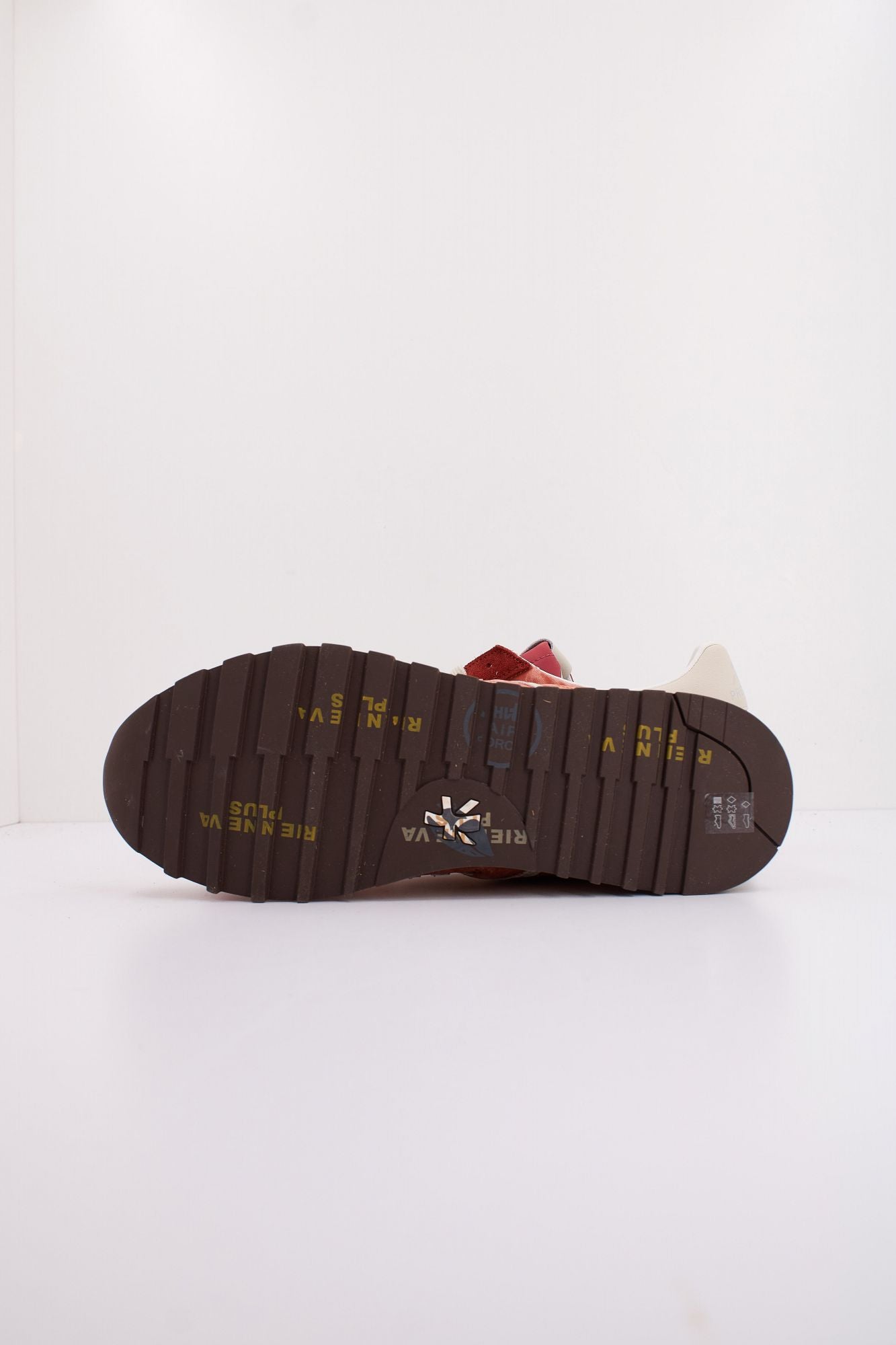 PREMIATA STEVEN 6970  en color BURDEOS (5)