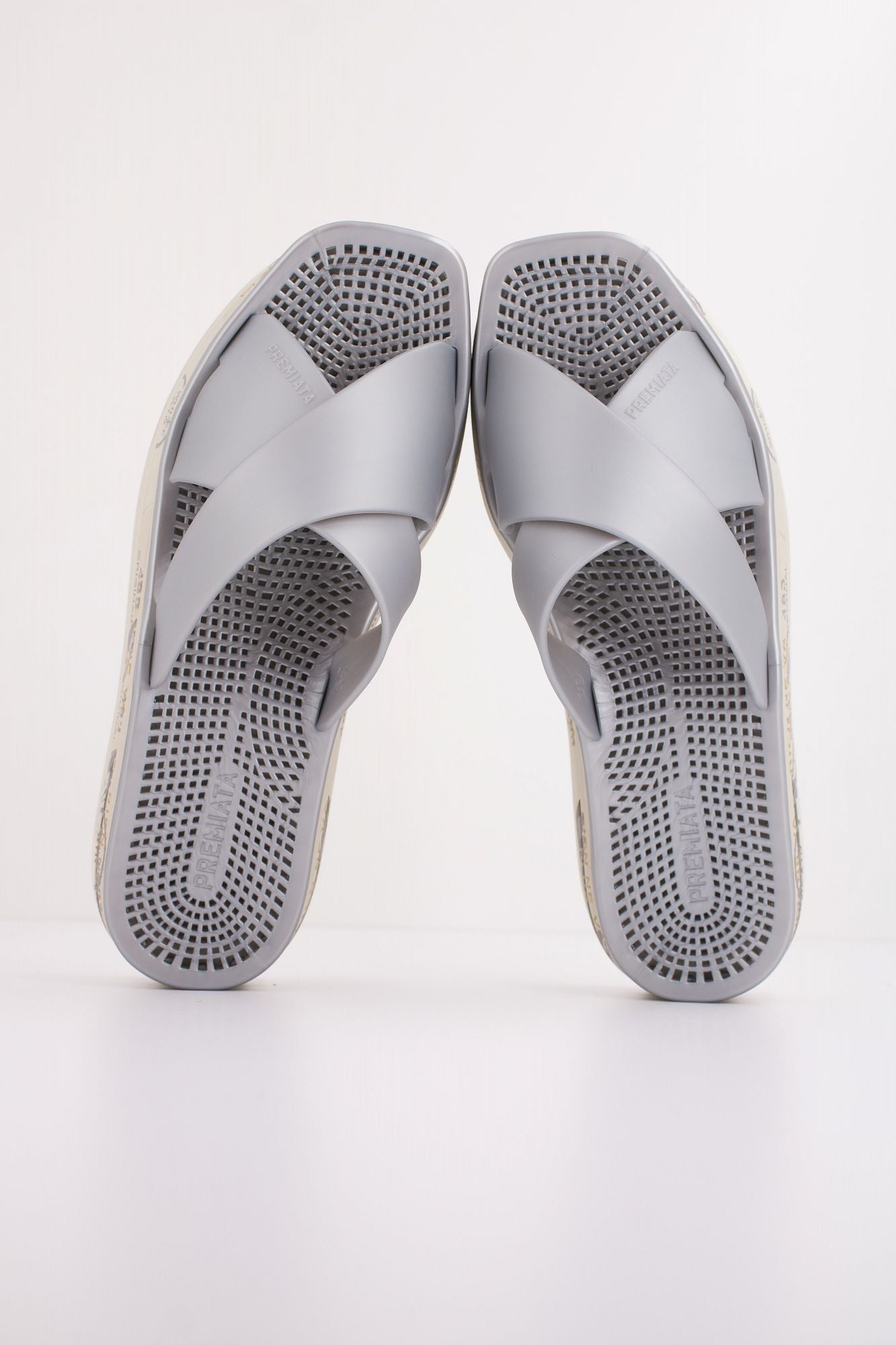 PREMIATA MOURA 7458 en color PLATA (3)