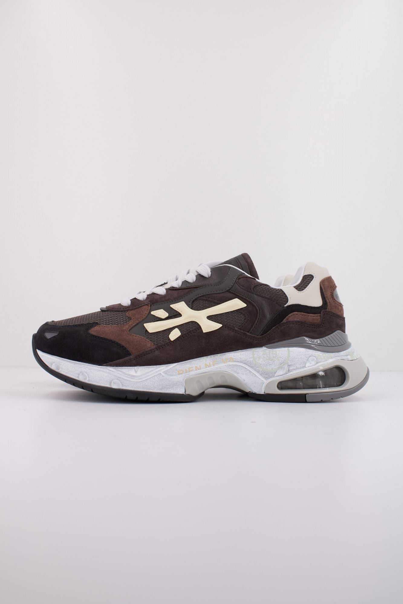 PREMIATA SHARKY 320 en color MARRON (1)