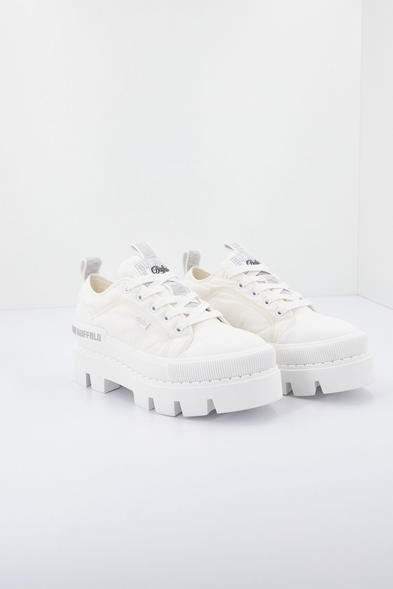 BUFFALO  RAVEN LO en color BLANCO (1)