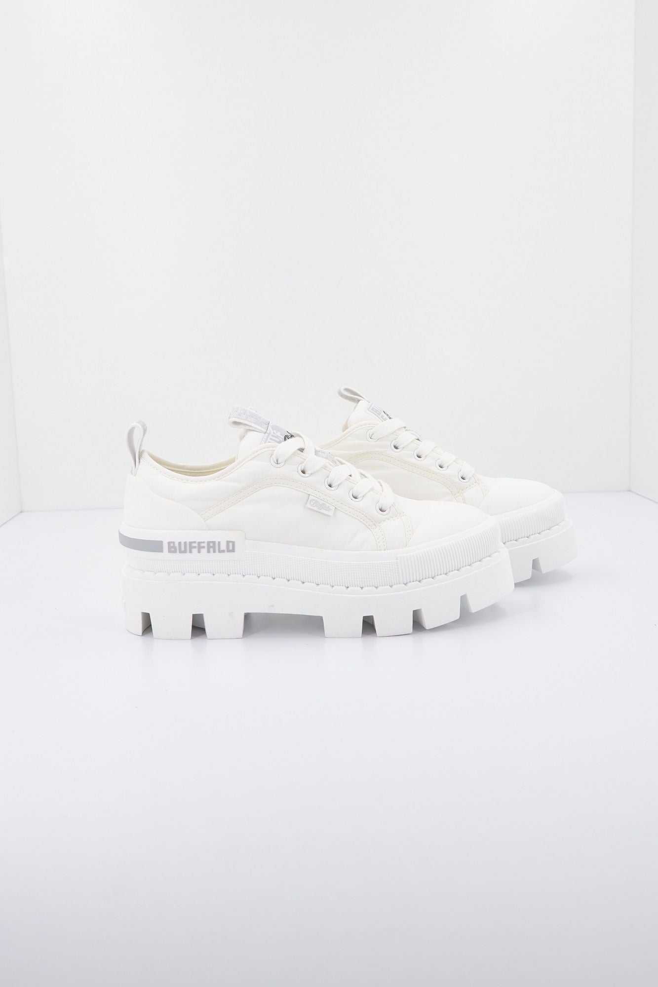 BUFFALO  RAVEN LO en color BLANCO (3)