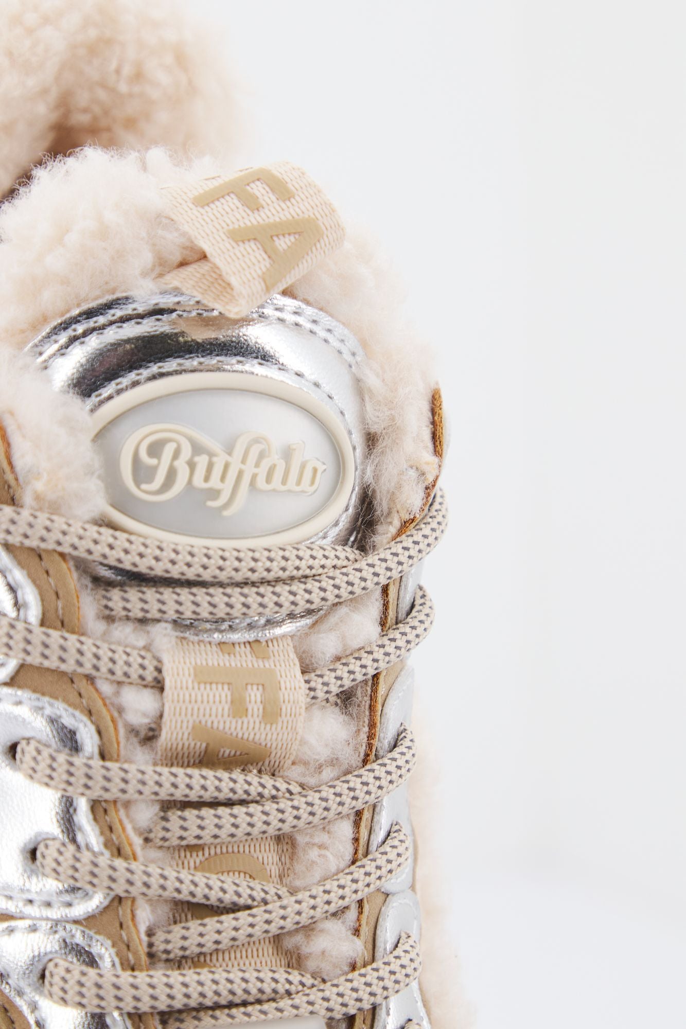 BUFFALO  CLD CHAI WARM en color PLATA (4)