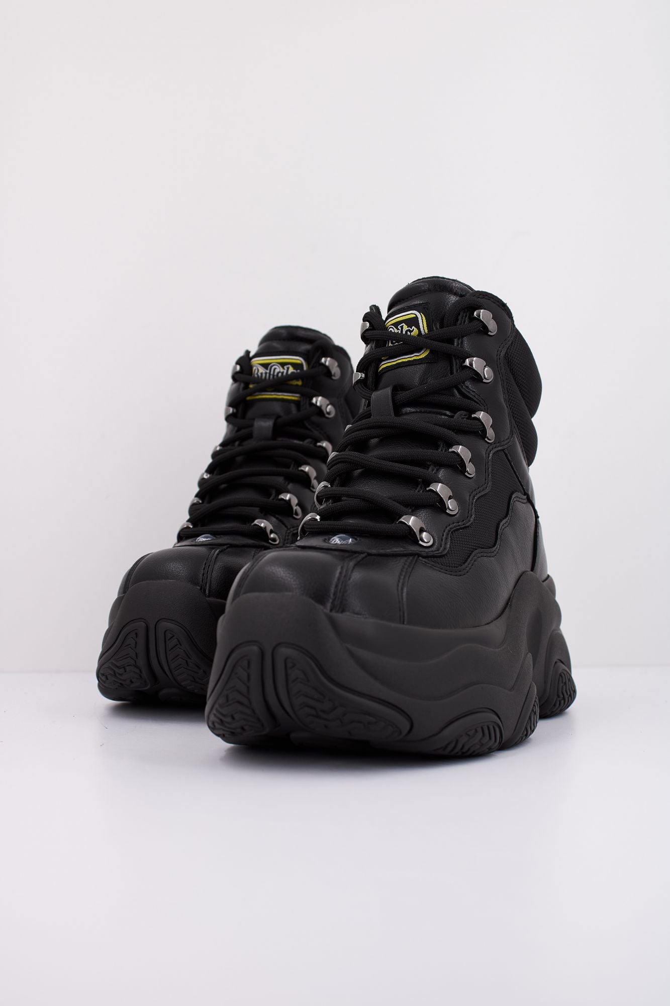 BUFFALO PROWLER HIKE HI en color NEGRO (2)