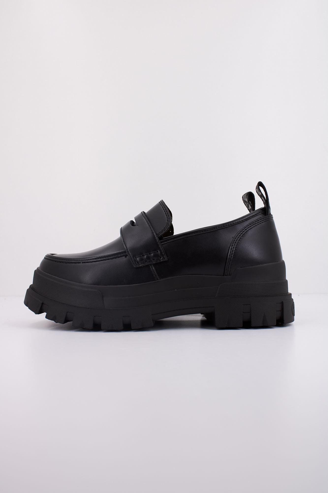 BUFFALO ASPHA LOAFER  en color NEGRO (1)