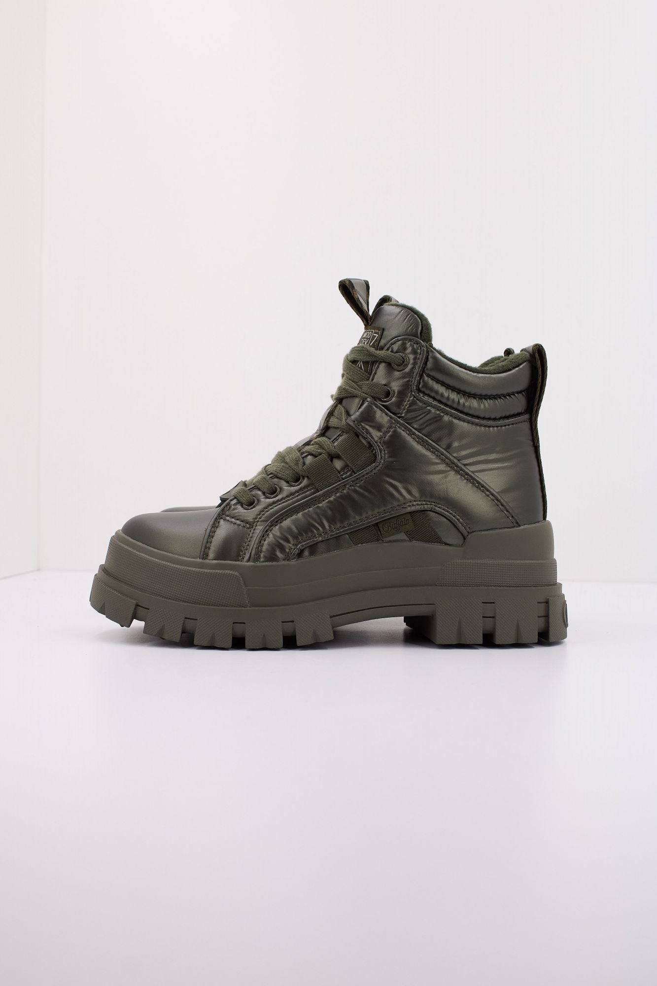 BUFFALO ASPHA NC MID  en color VERDE (1)