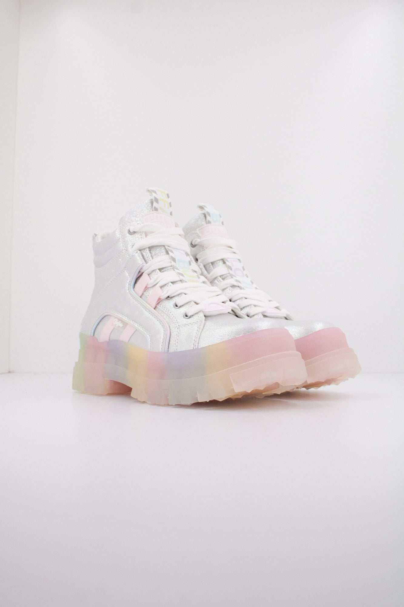 BUFFALO ASPHA NC MID en color PLATA (2)