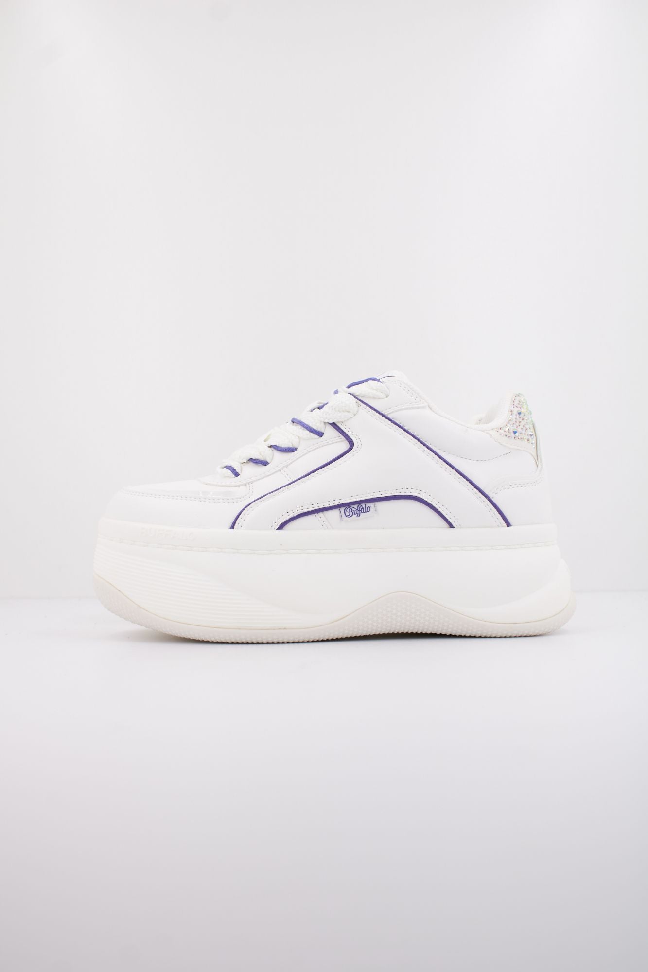 BUFFALO ORCUS LUXE en color BLANCO (1)