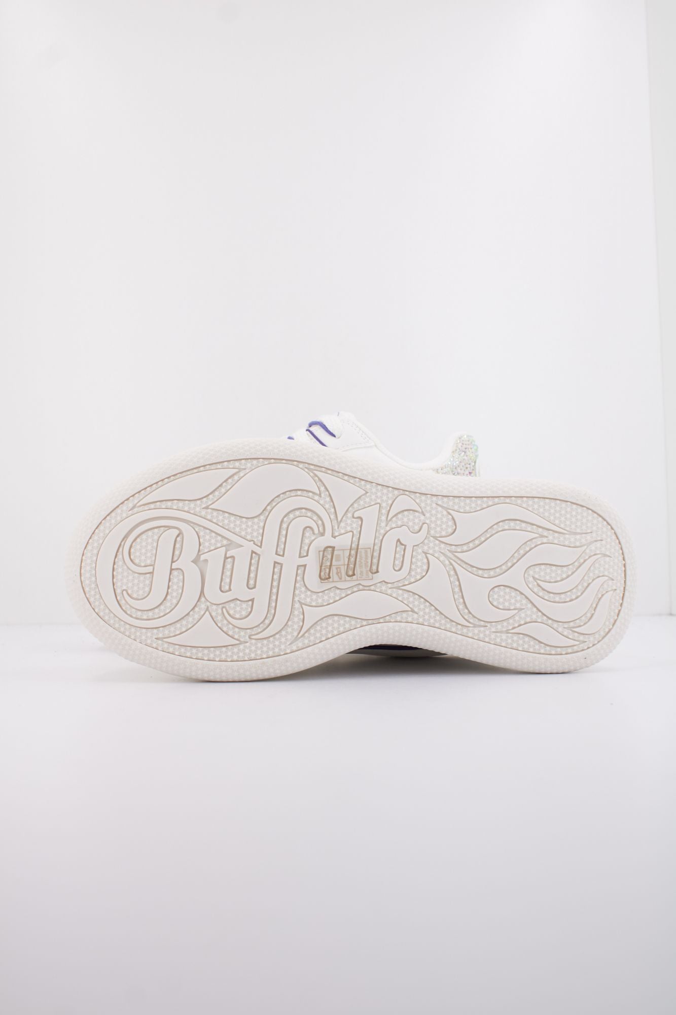 BUFFALO ORCUS LUXE en color BLANCO (5)