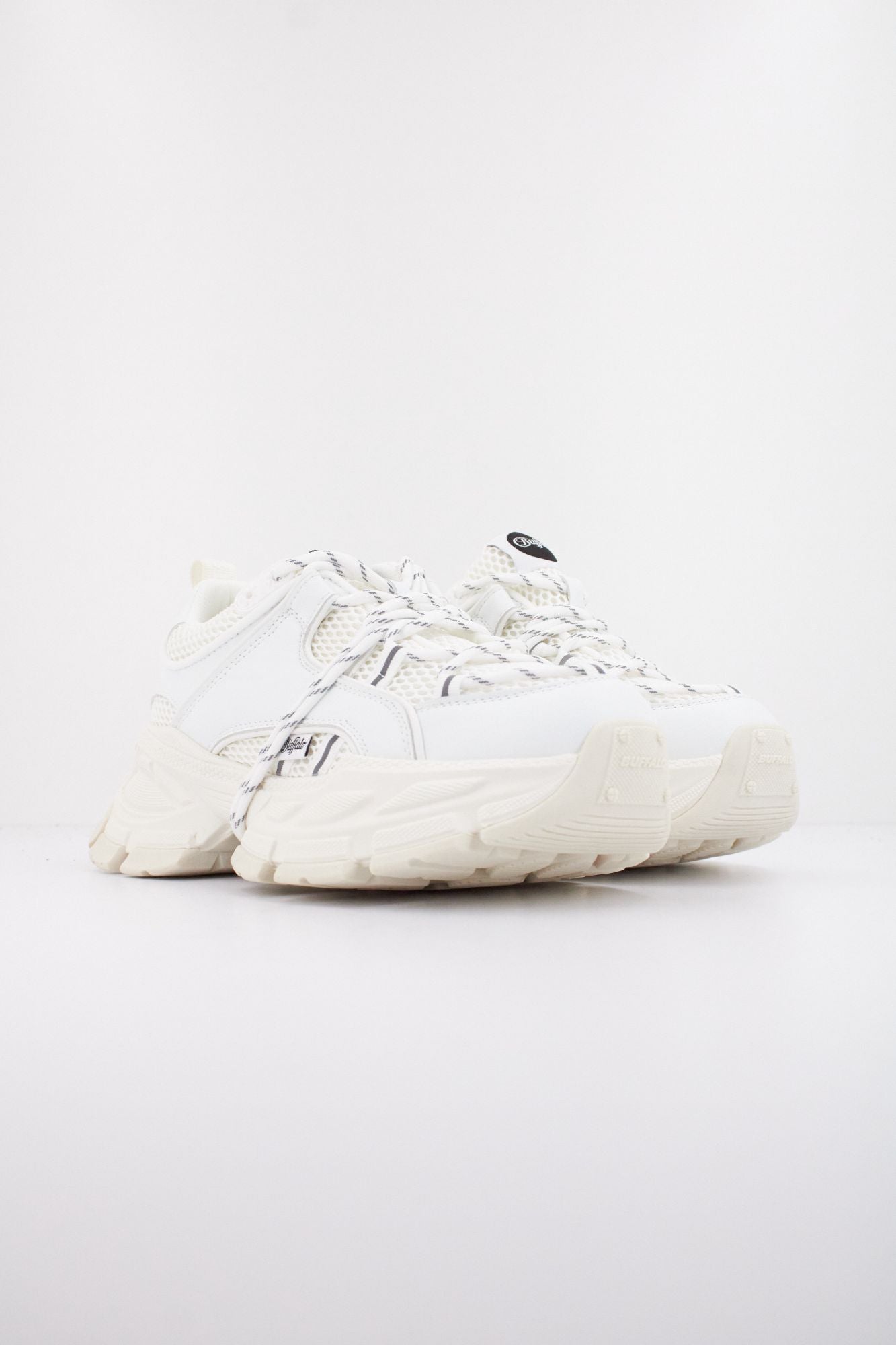 BUFFALO  SATURN LACE  en color BLANCO (2)