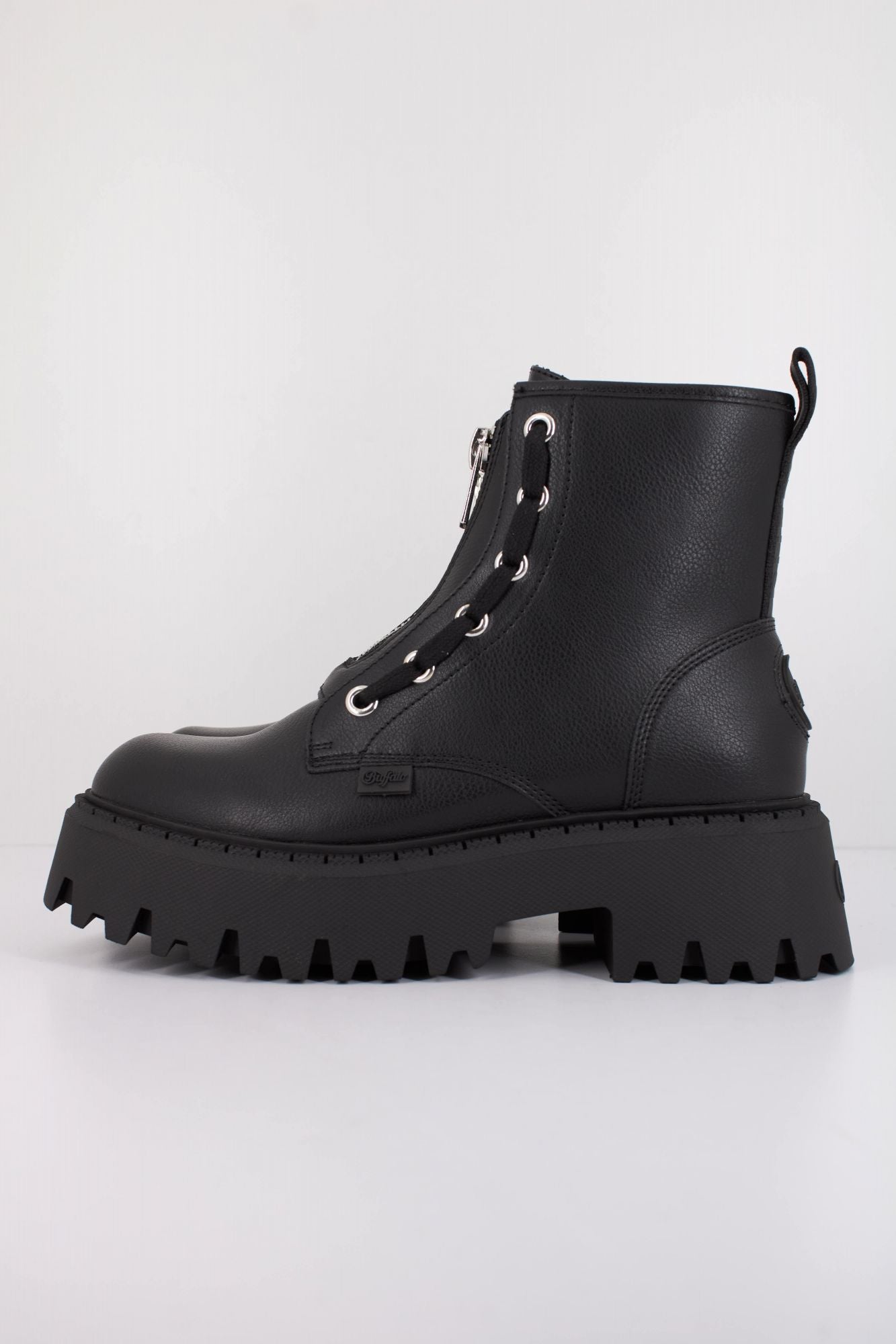 BUFFALO  ASPEN FRONT ZIP  en color NEGRO (1)