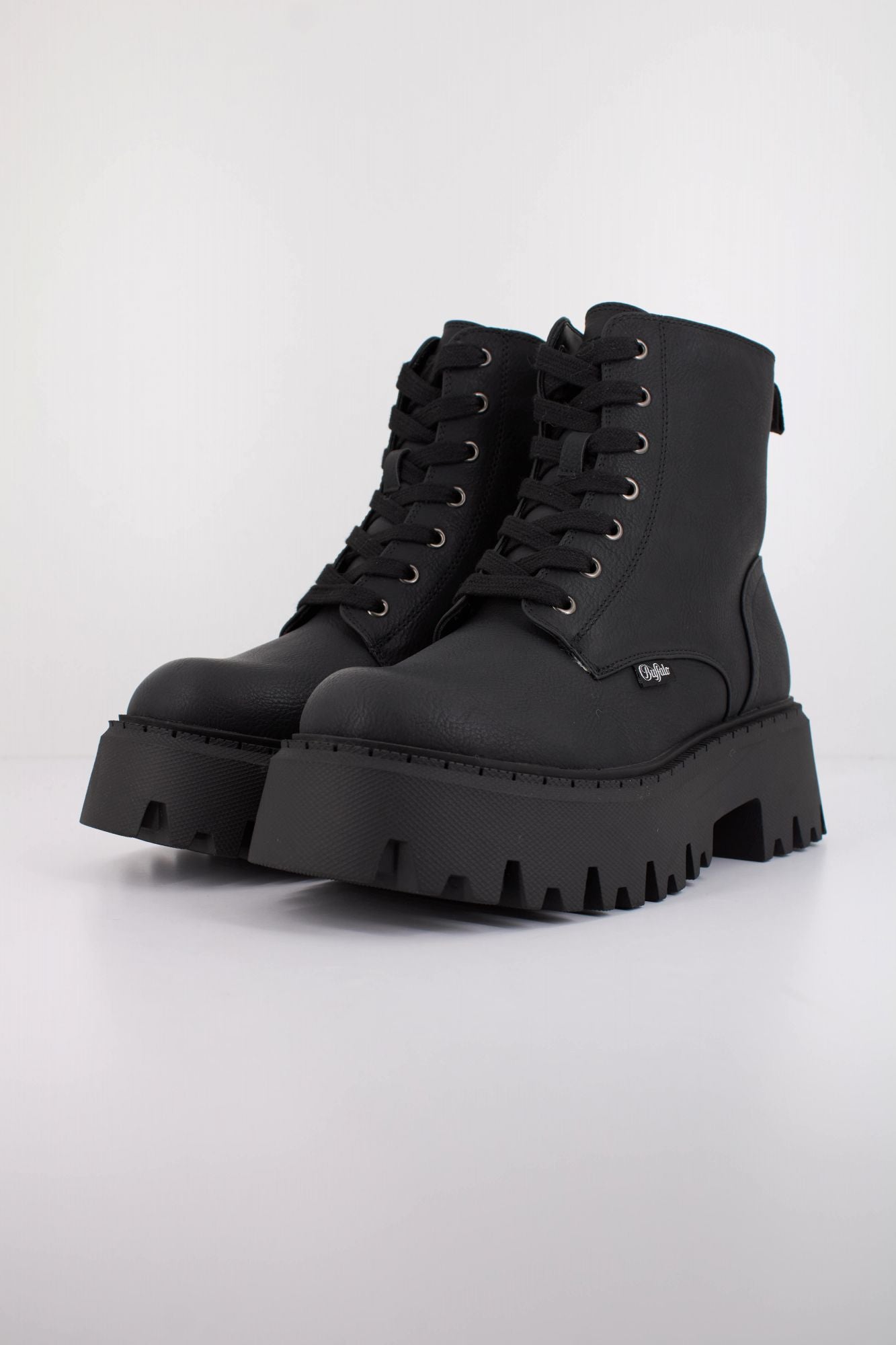 BUFFALO  ASPEN LACE UP WARM VE  en color NEGRO (2)