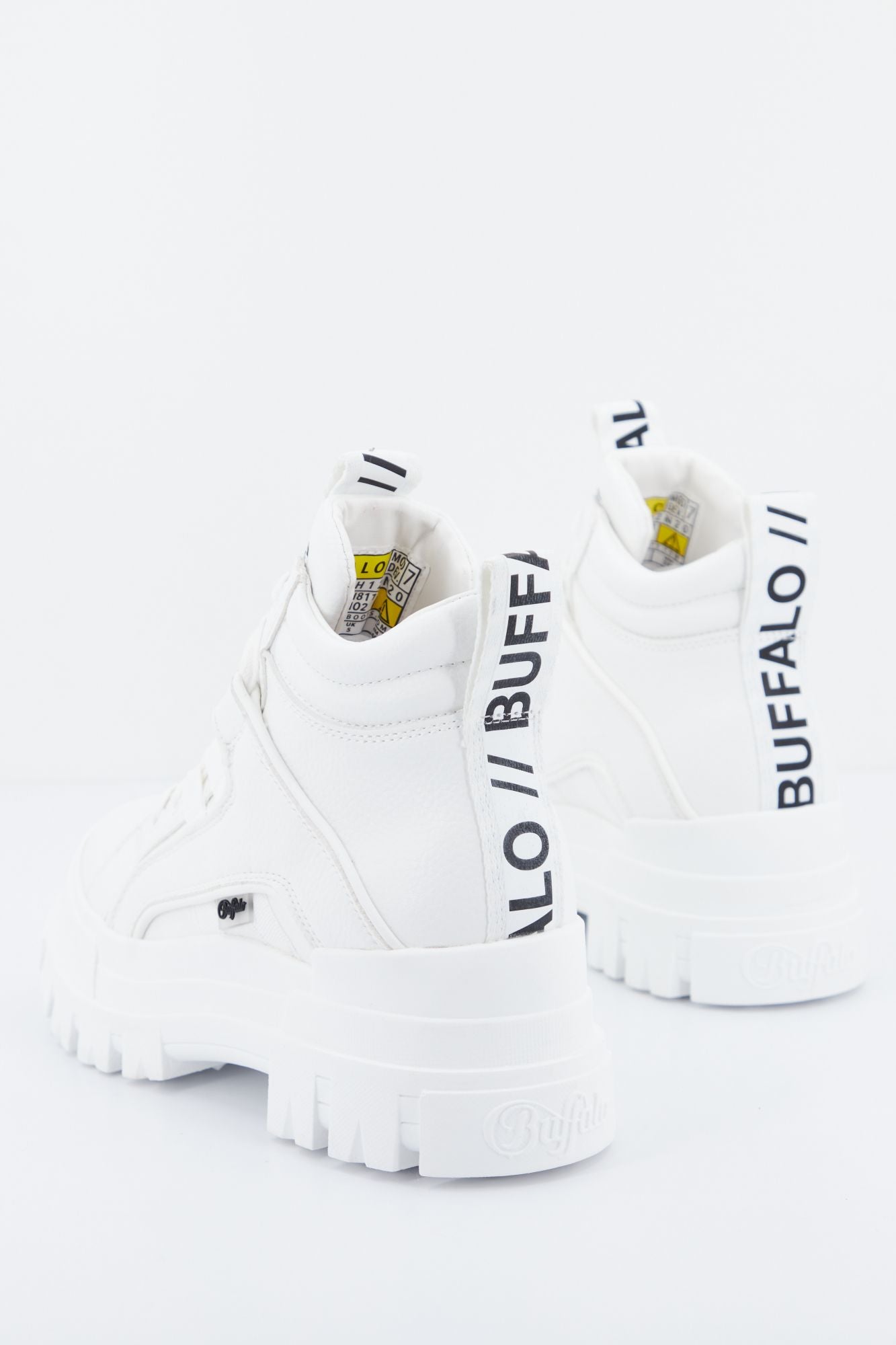 BUFFALO ASPHA NC MID  en color BLANCO (3)