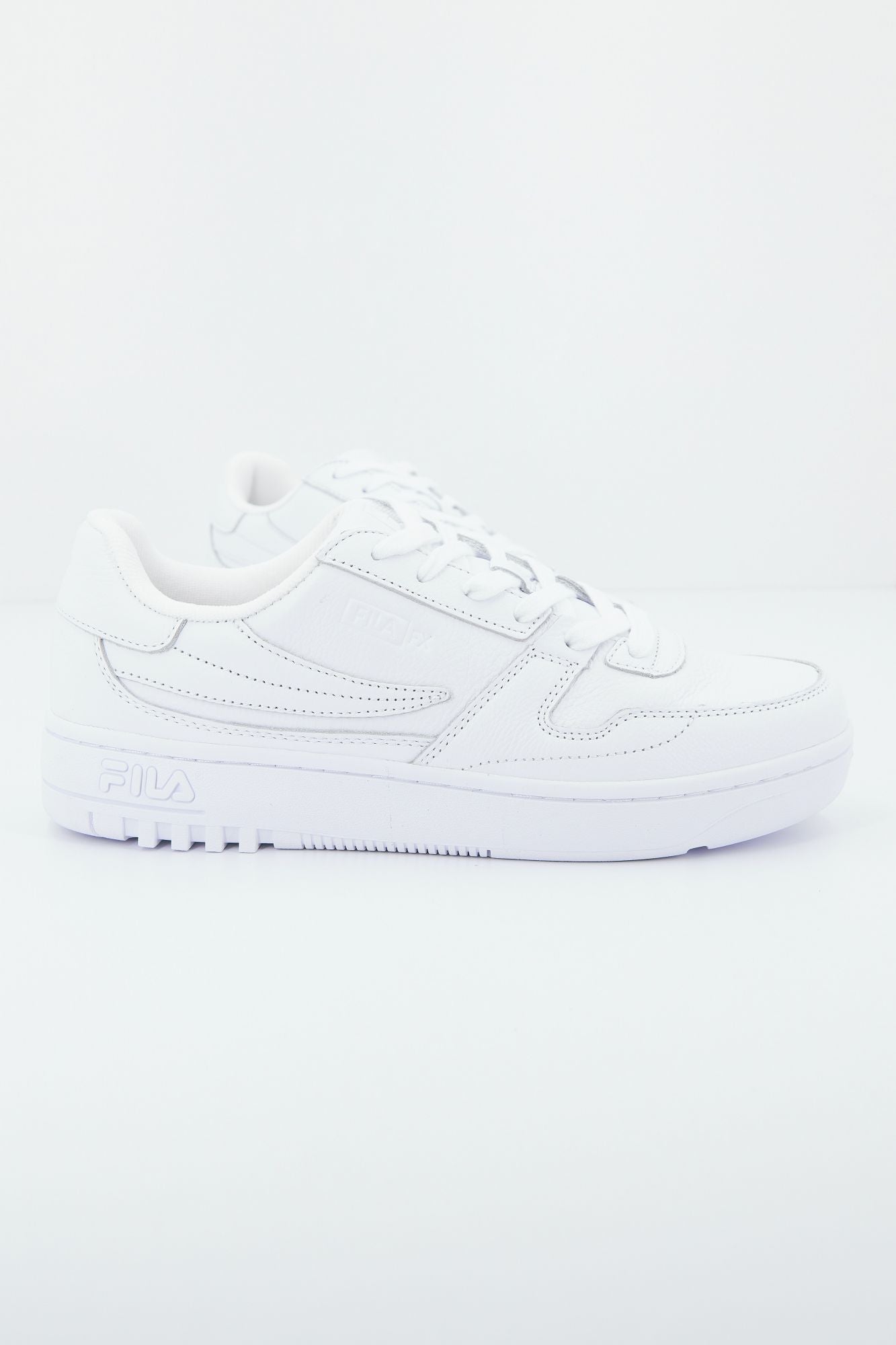 FILA FXVENTUNO LUX LOW en color BLANCO (2)