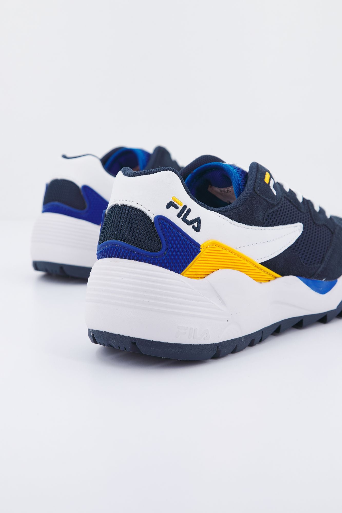 FILA VAULT CMR JOGGER CB LOW en color AZUL (3)