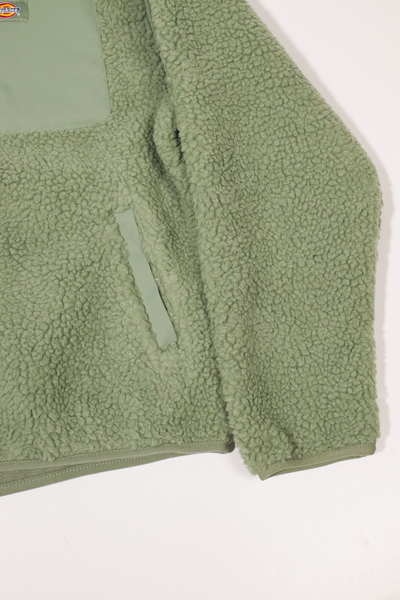 DICKIES CENTRAL SHERPA en color VERDE (3)