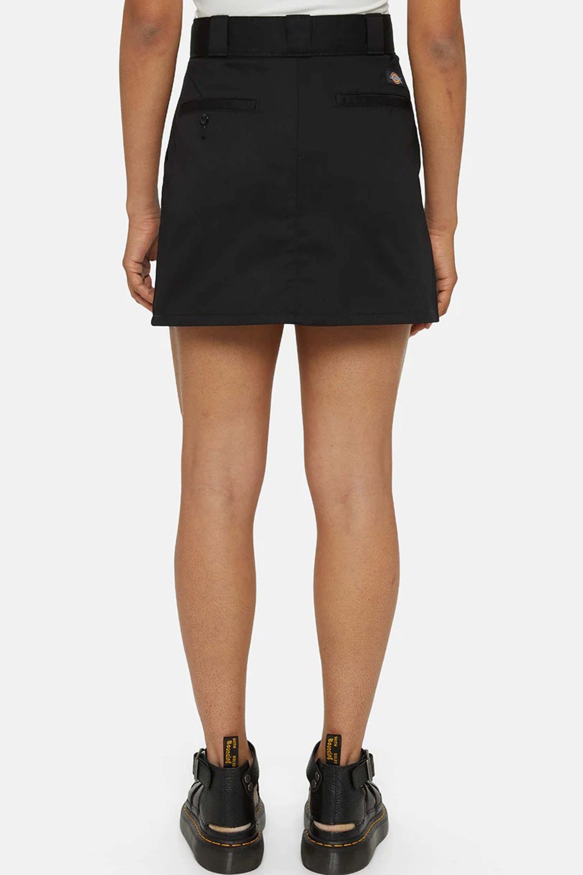 DICKIES MINI WORK SKIRT en color NEGRO (2)