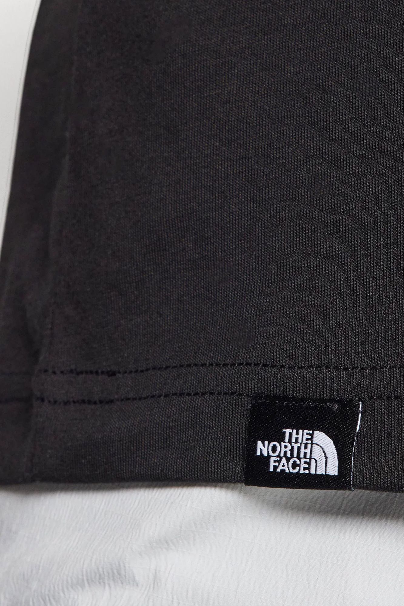 THE NORTH FACE EASY TEE en color NEGRO (4)