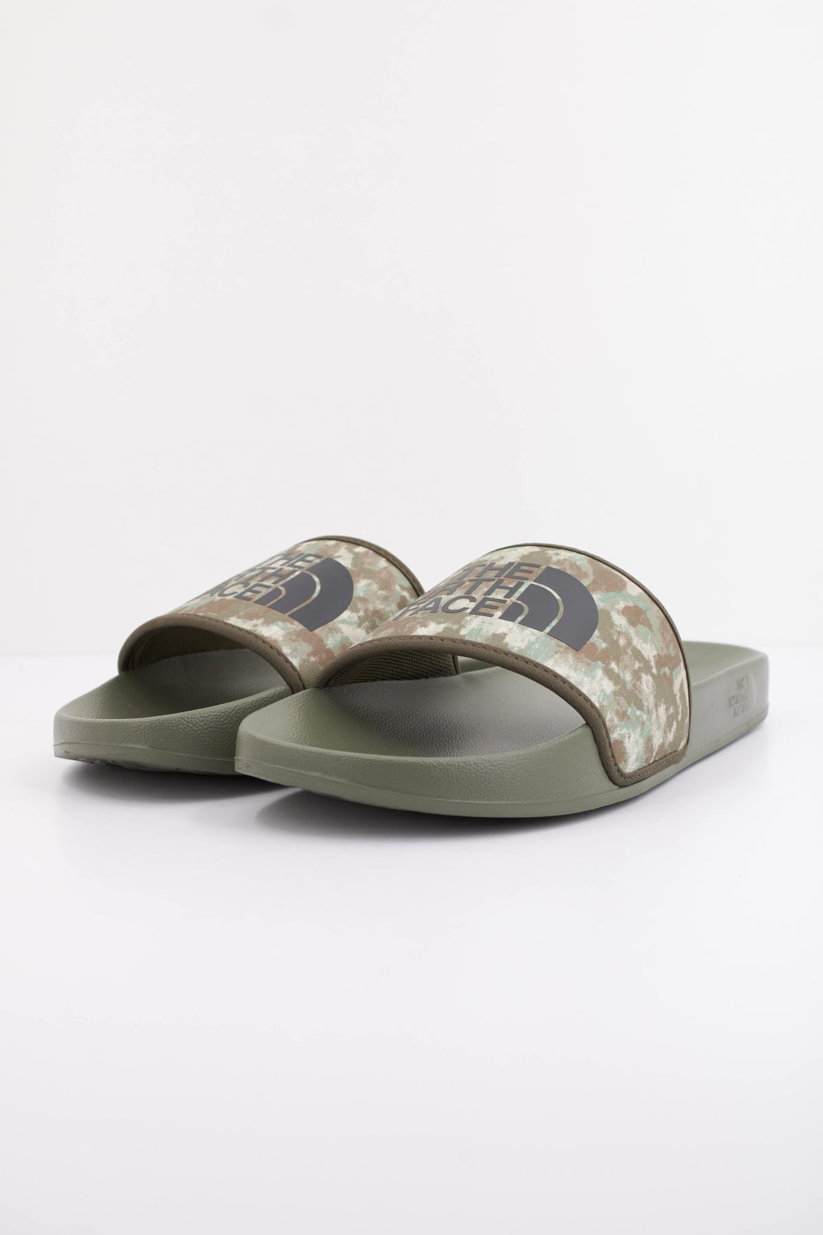 THE NORTH FACE PALA M BASECAMP SLIDE en color VERDE (2)