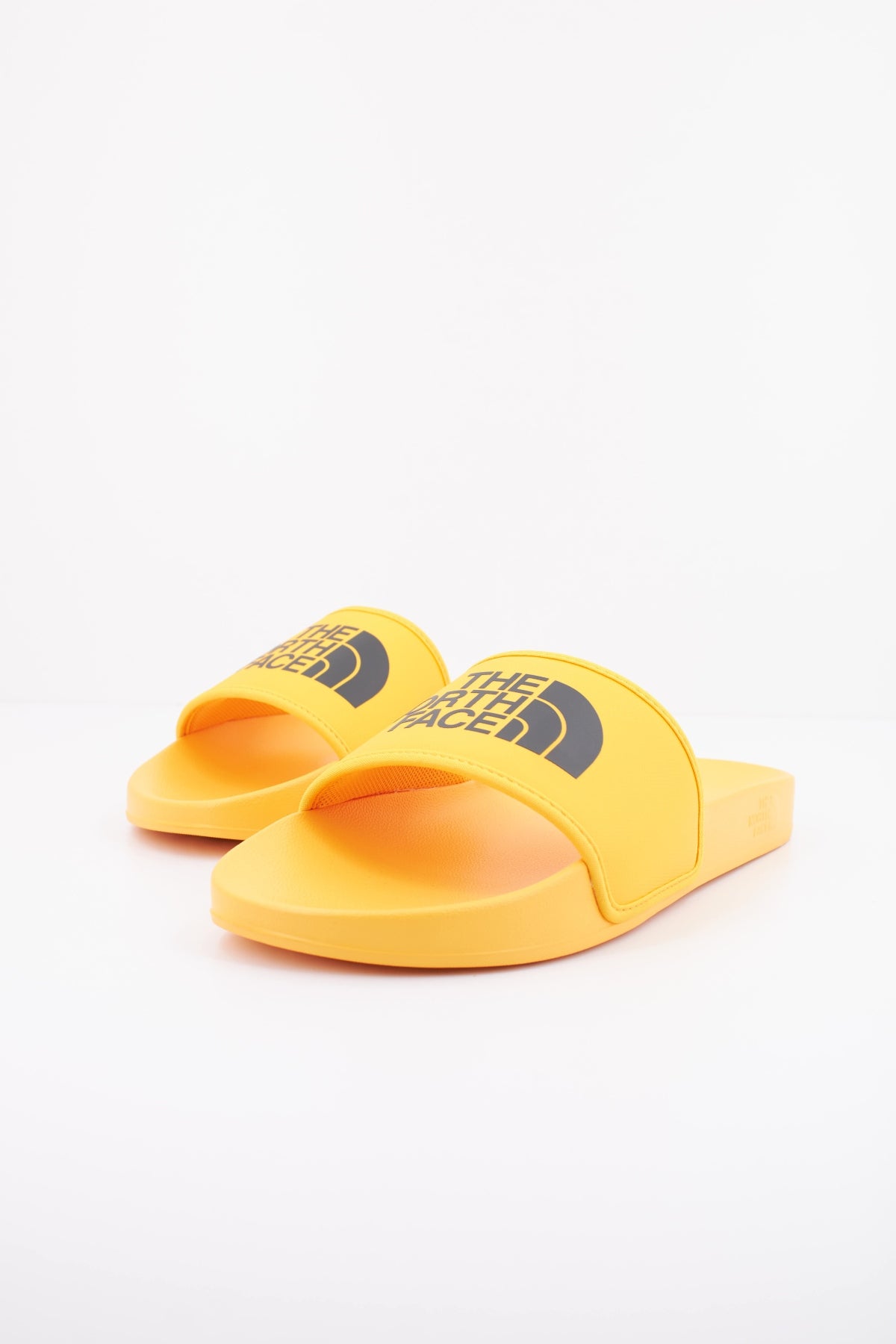 THE NORTH FACE PALA M BASECAMP SLIDE en color AMARILLO (2)