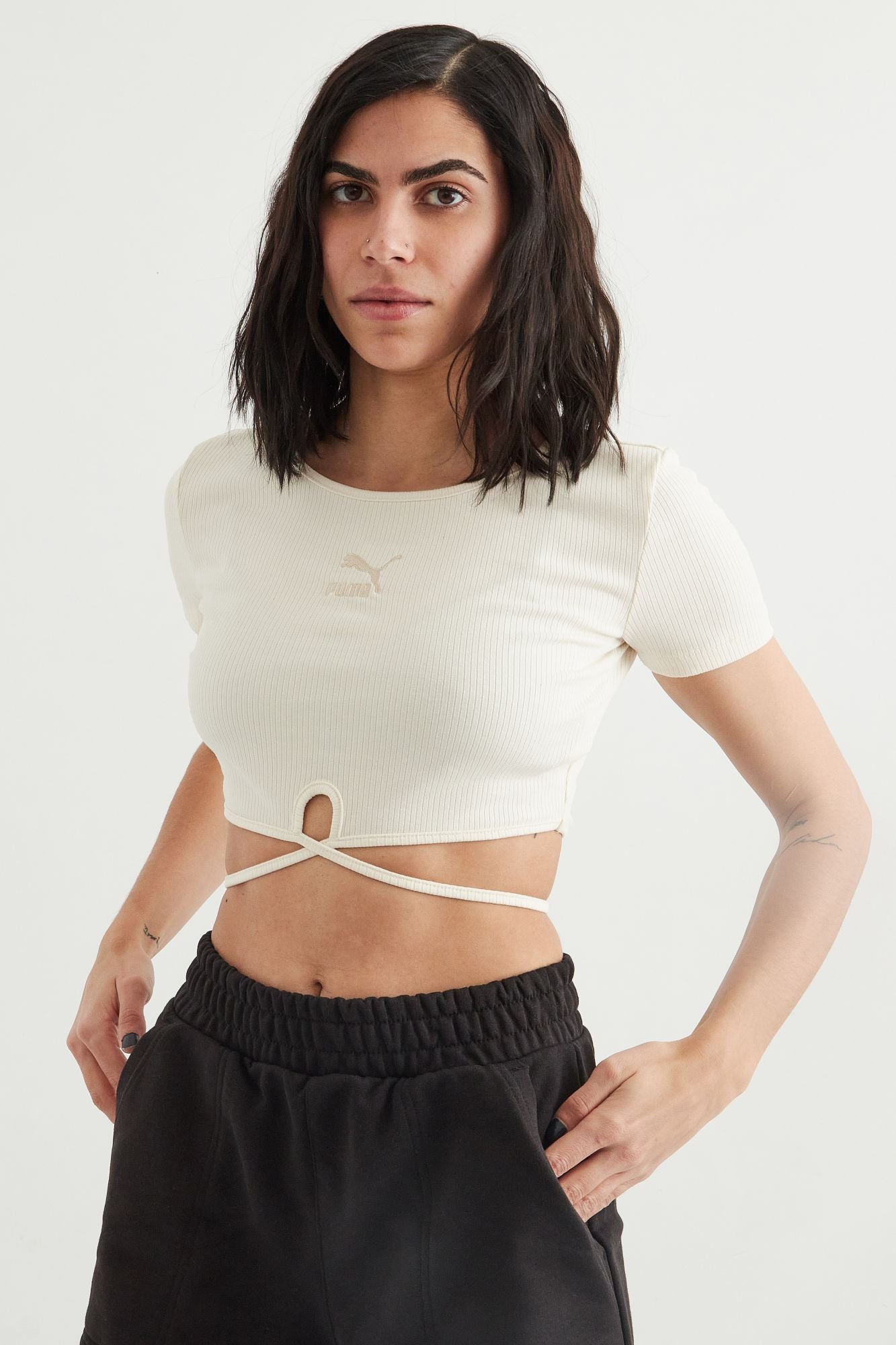 PUMA CLASSIC RIBBED TEE  T SHIRT en color BLANCO (1)
