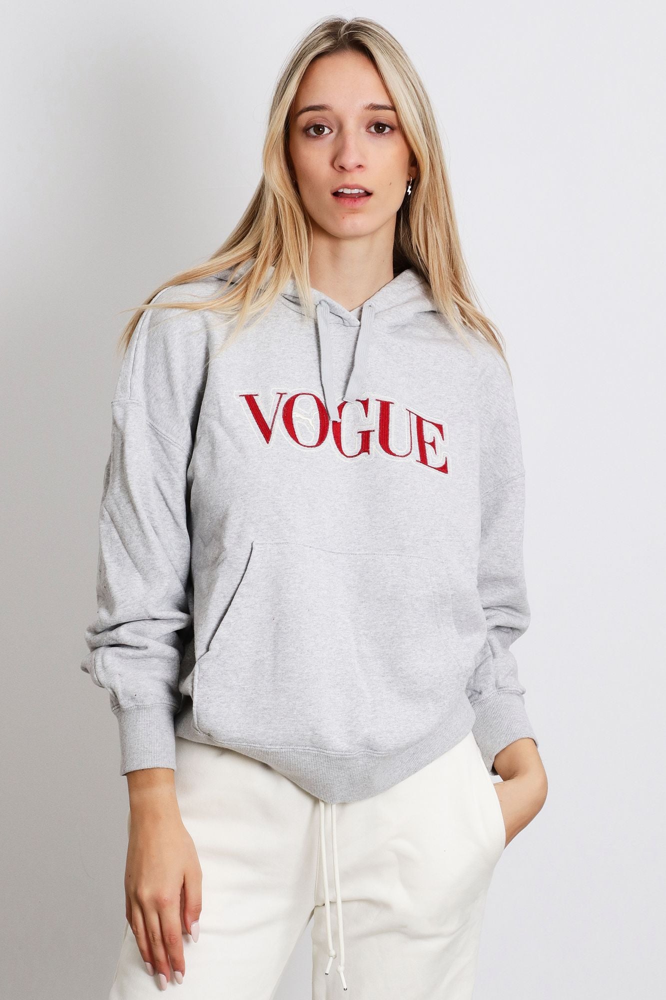 PUMA  PUMA X VOGUE en color GRIS (1)