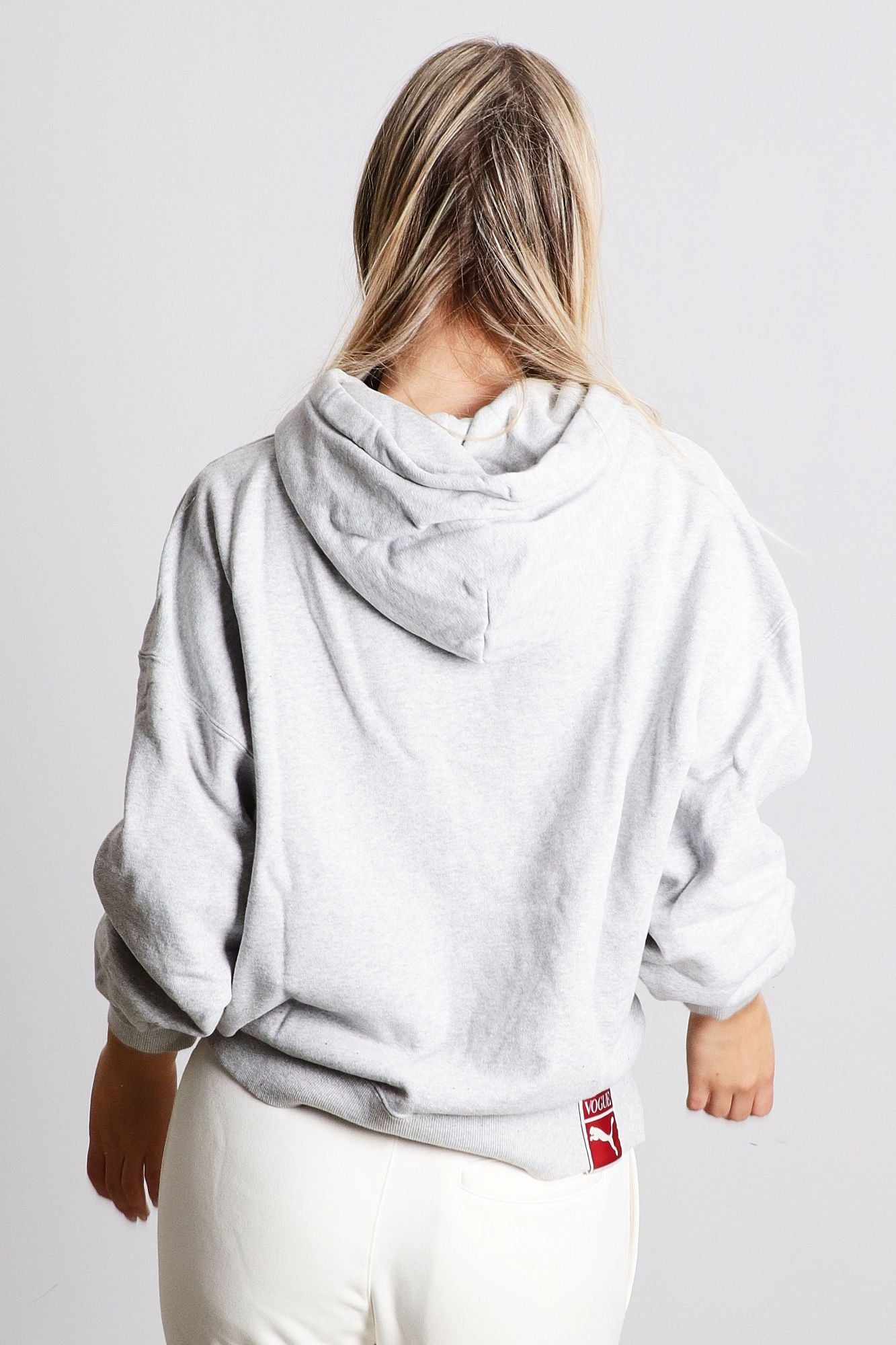 PUMA  PUMA X VOGUE en color GRIS (2)