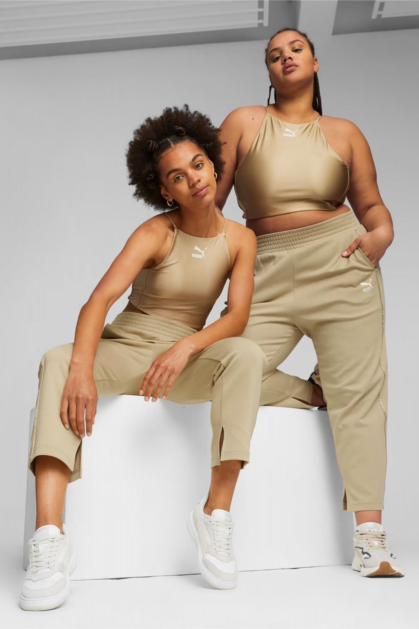 PUMA T7 SHINY CROP TOP en color BRONCE (4)