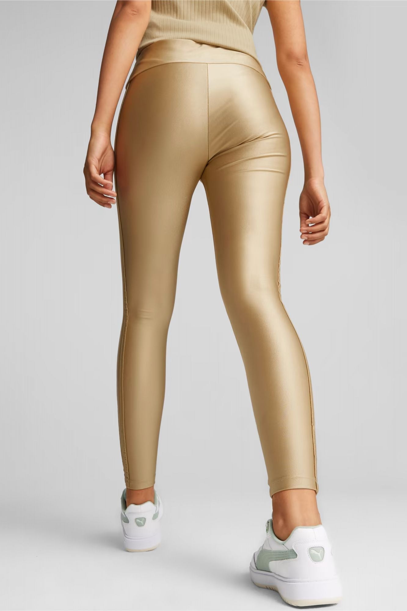 PUMA T7 HIGH WAIST SHINY en color BRONCE (3)