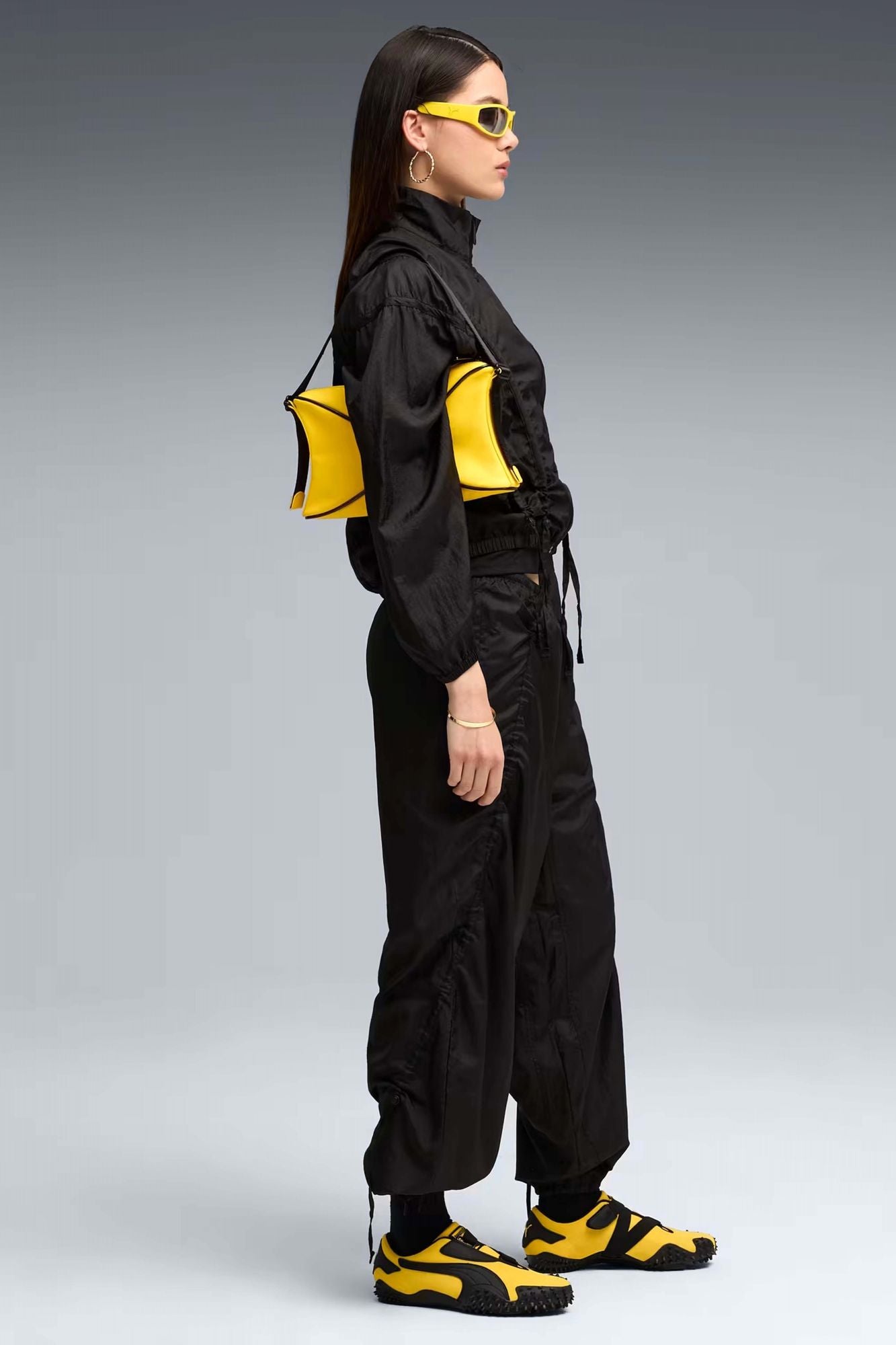 PUMA  DARE TO WOVEN PANTS  en color NEGRO (4)