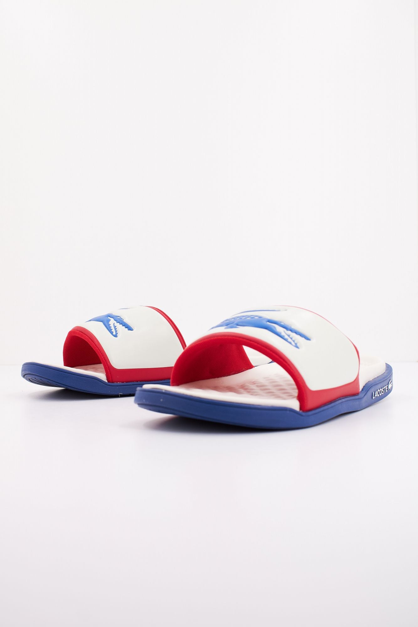 LACOSTE  SERVE SLIDE DUAL SYNTHETI en color BLANCO (2)