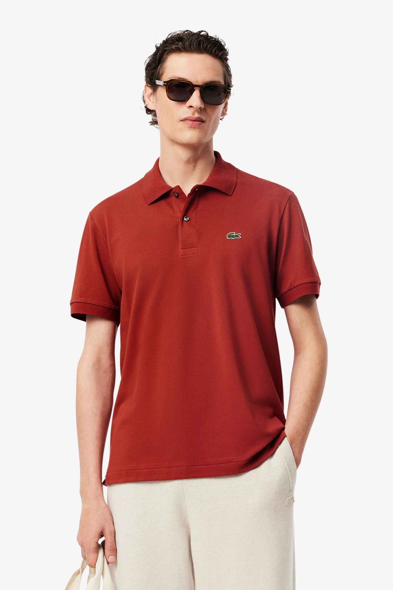 LACOSTE  SHORT SLEEVED RIBBED COLLAR en color ROJO (1)