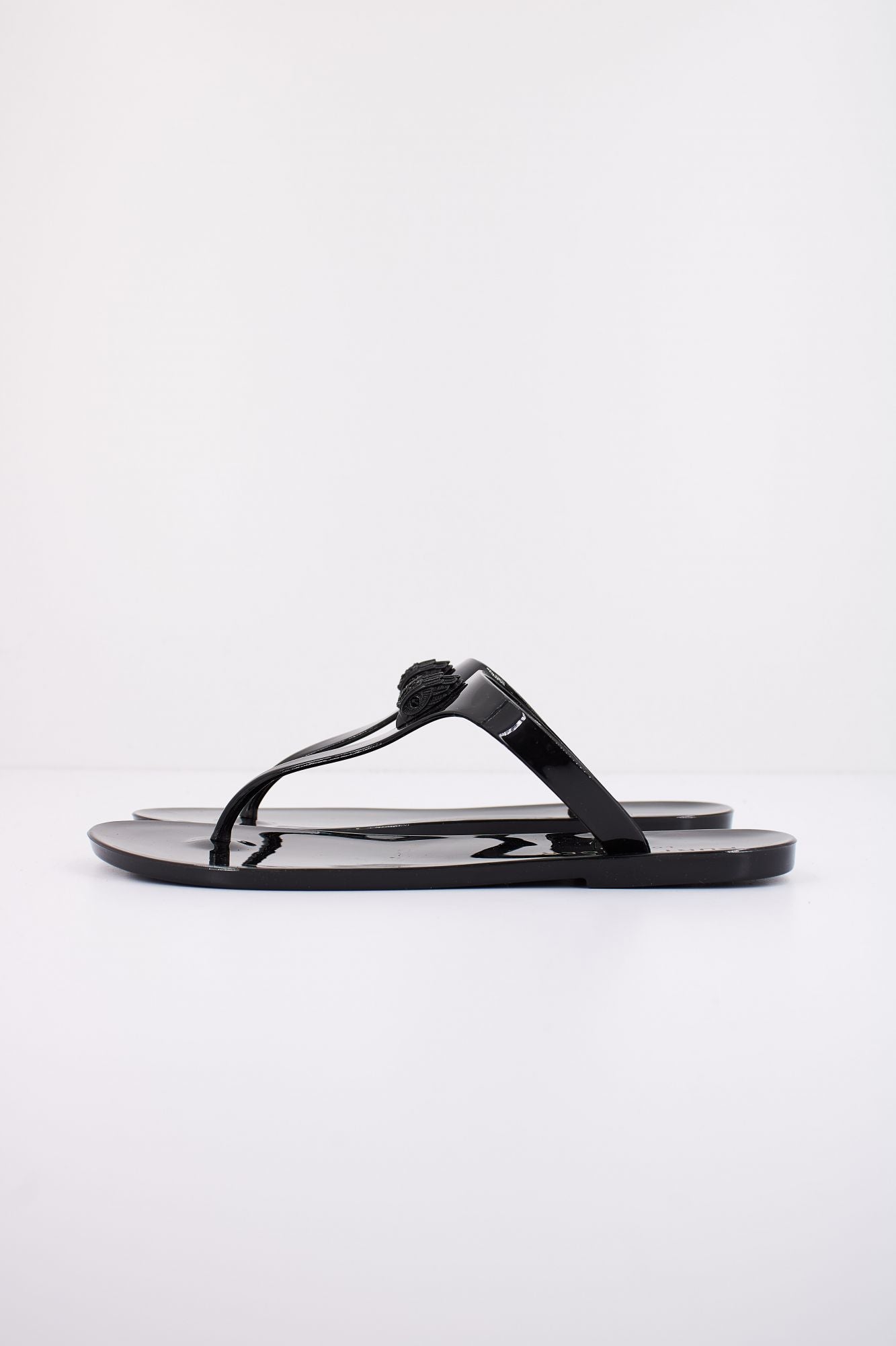 KURT GEIGER LONDON MADDISON T-BAR en color NEGRO (1)