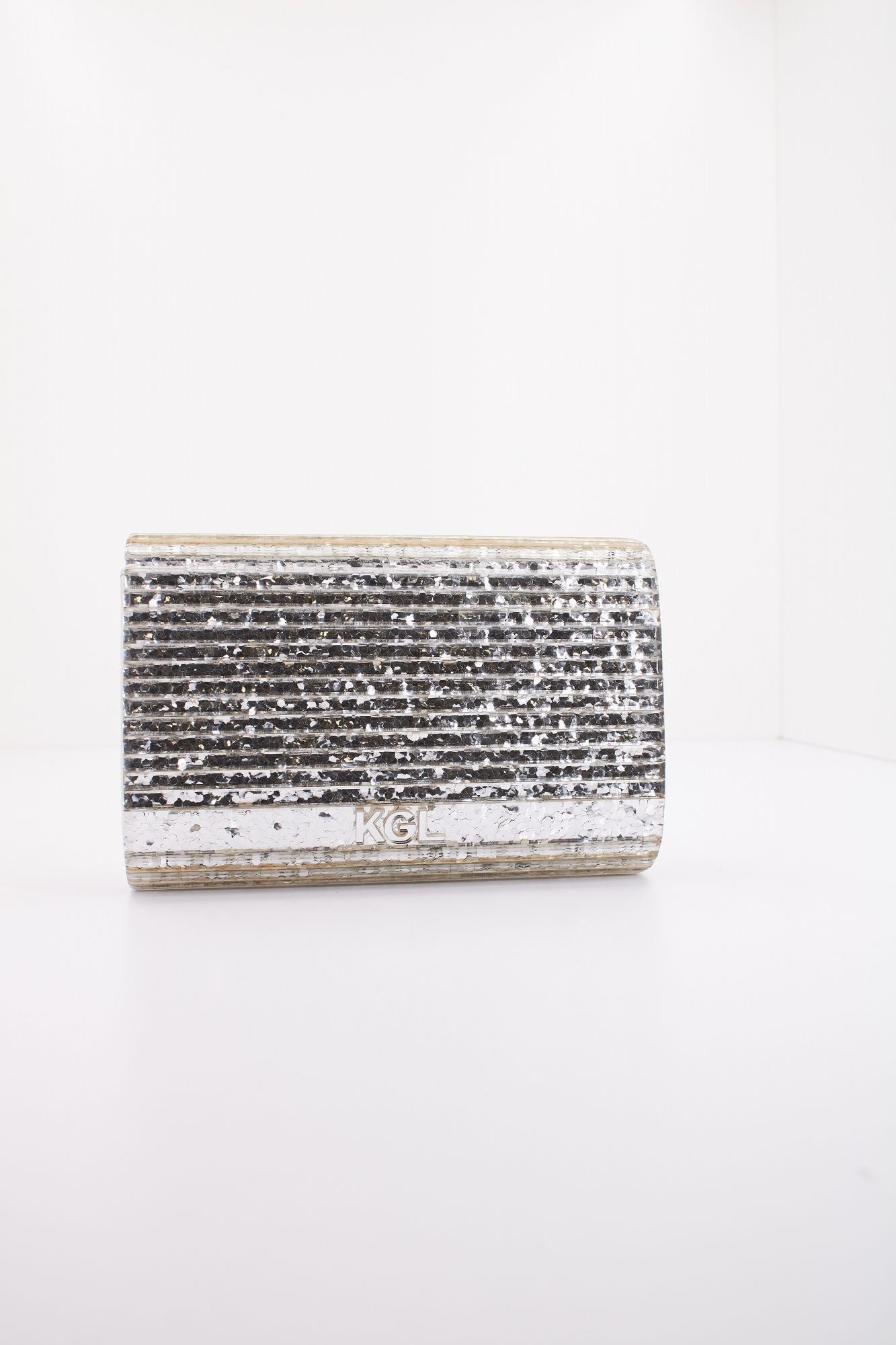 KURT GEIGER LONDON  PARTU EAGLE CLUTH en color PLATA (3)