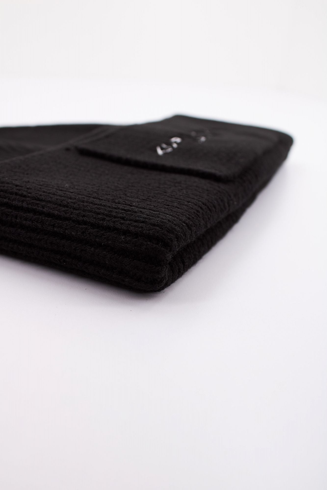 KURT GEIGER LONDON KGL KNITTED BEANIE en color NEGRO (4)