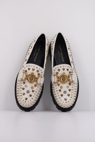 KURT GEIGER LONDON MANSION STUD LOAFER en color BLANCO (3)