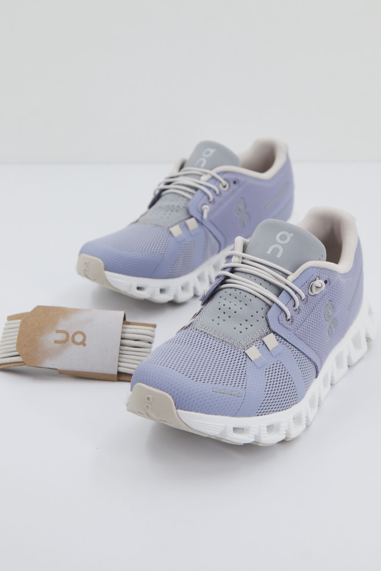ON RUNNING  CLOUD 5 en color VIOLETA (1)