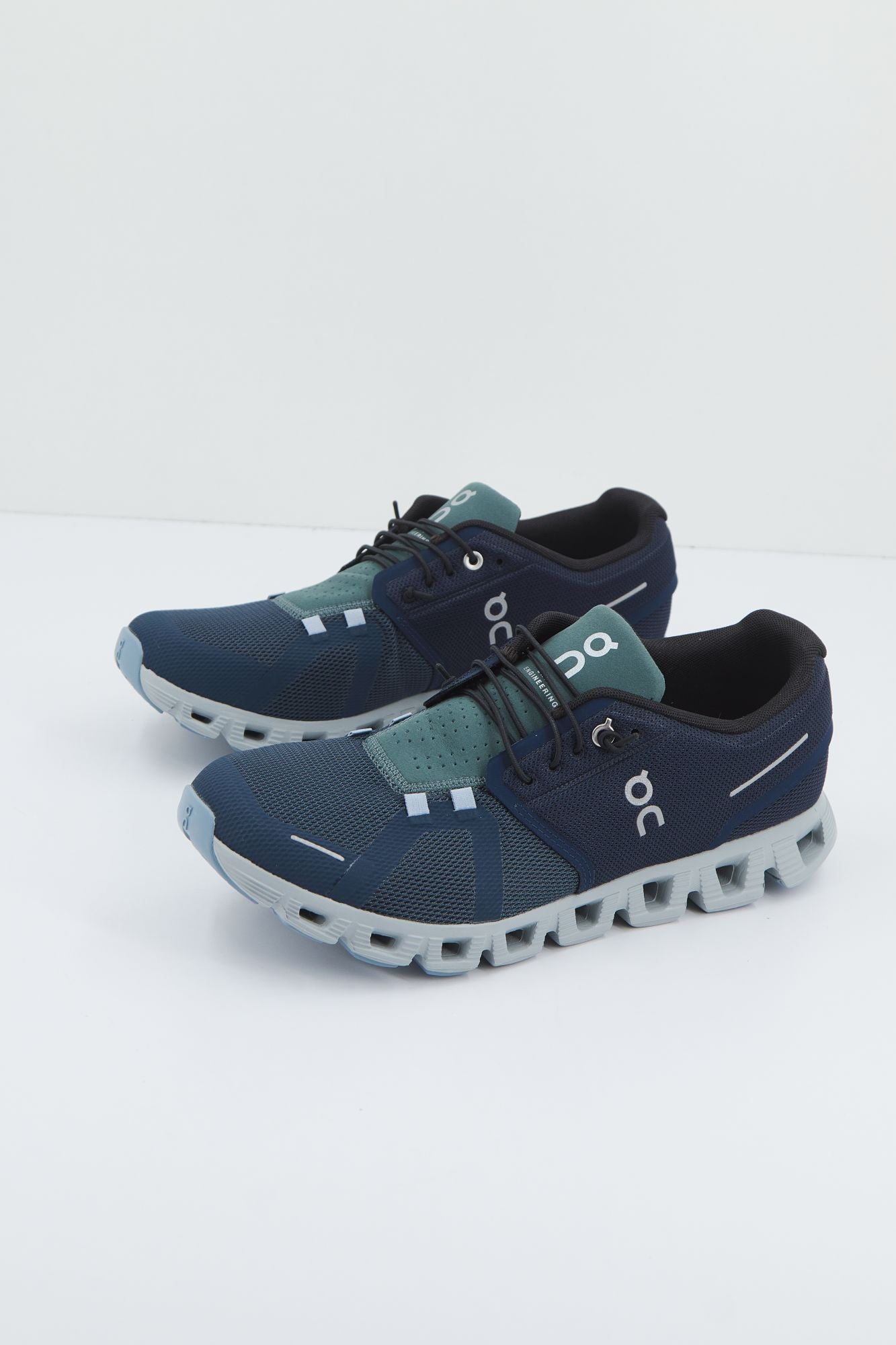 ON RUNNING CLOUD 5 en color AZUL (1)