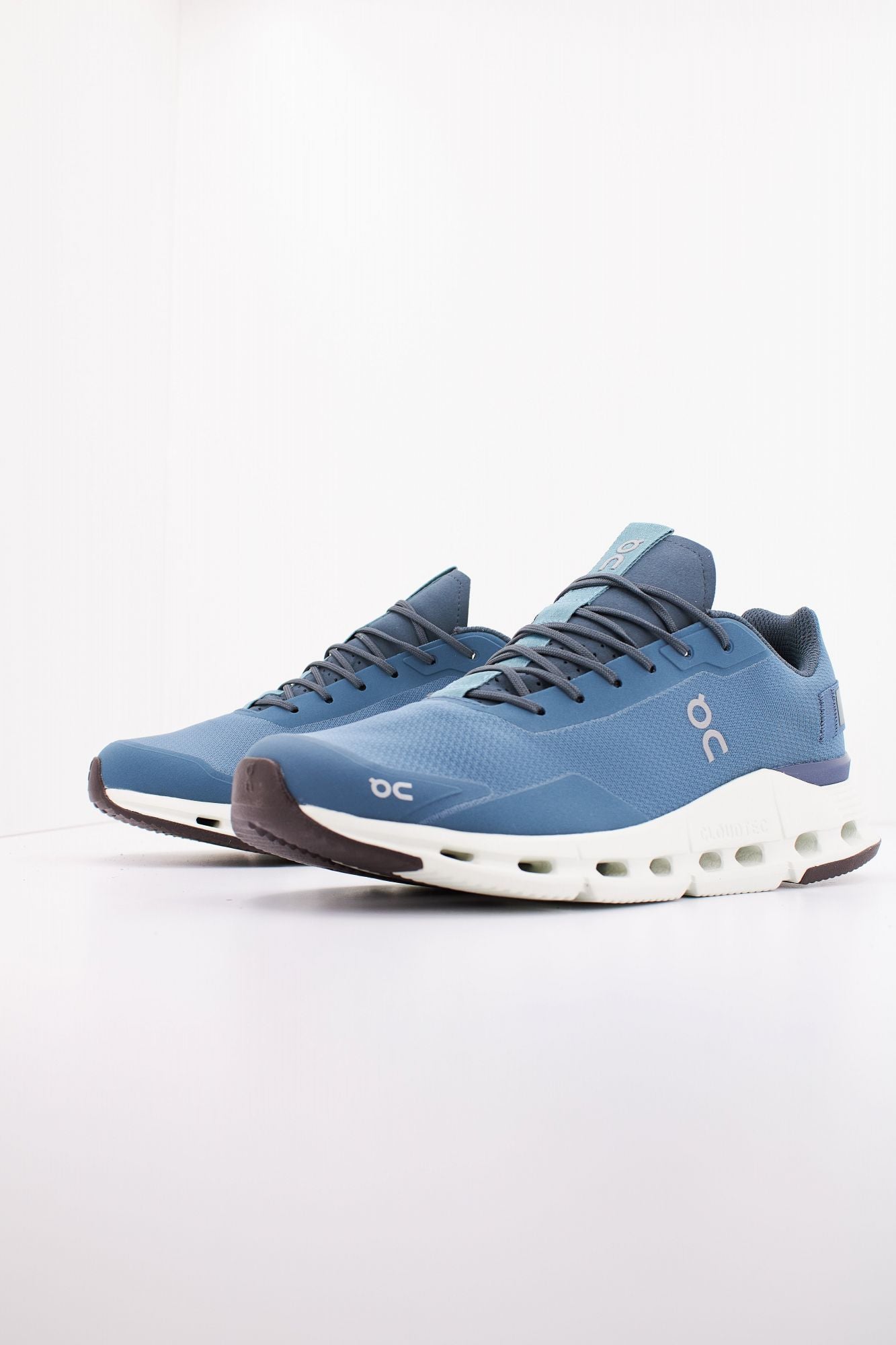 ON RUNNING CLOUDNOVA FORM M en color AZUL (2)