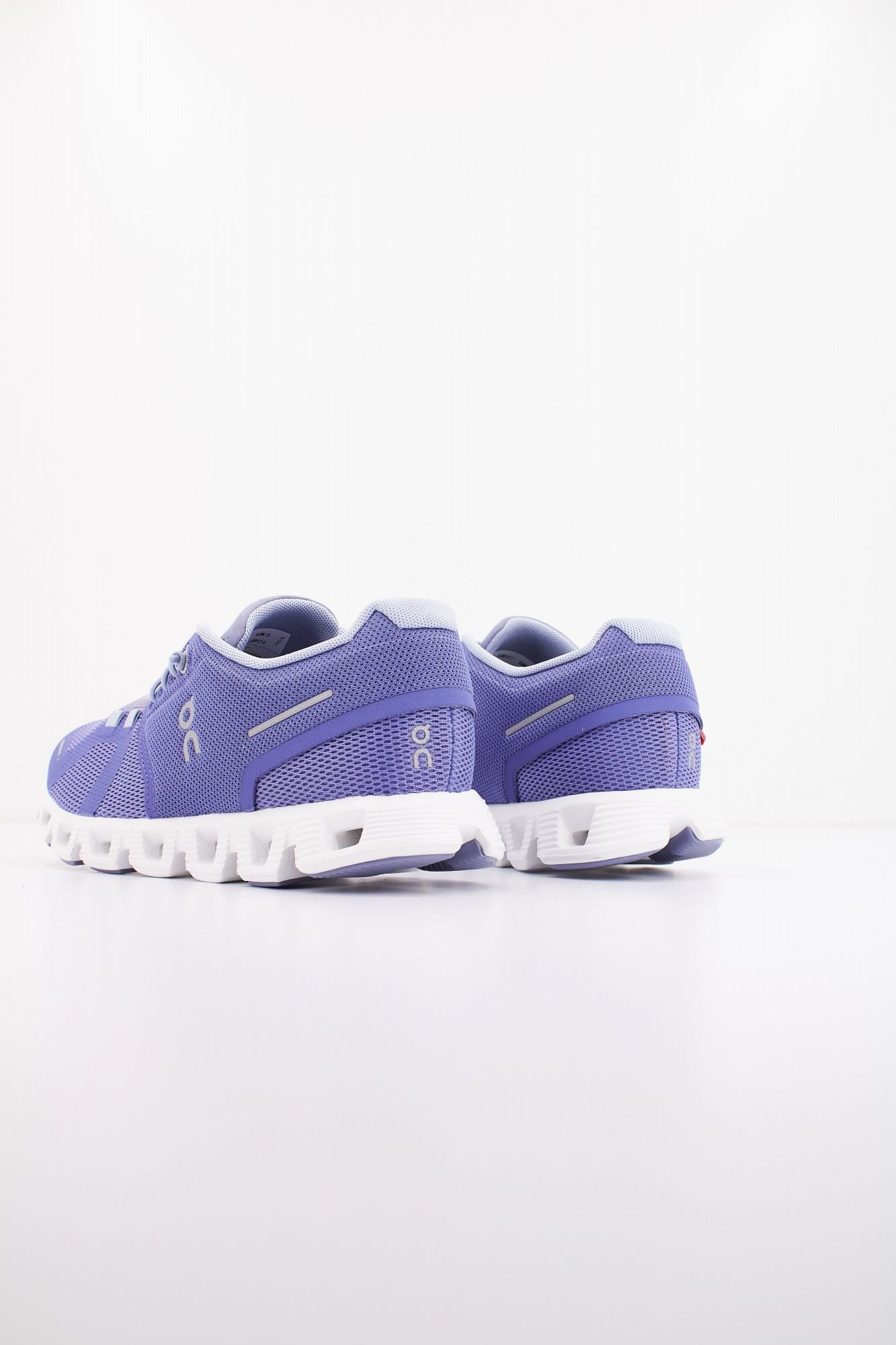ON RUNNING CLOUD 5 W en color VIOLETA (3)
