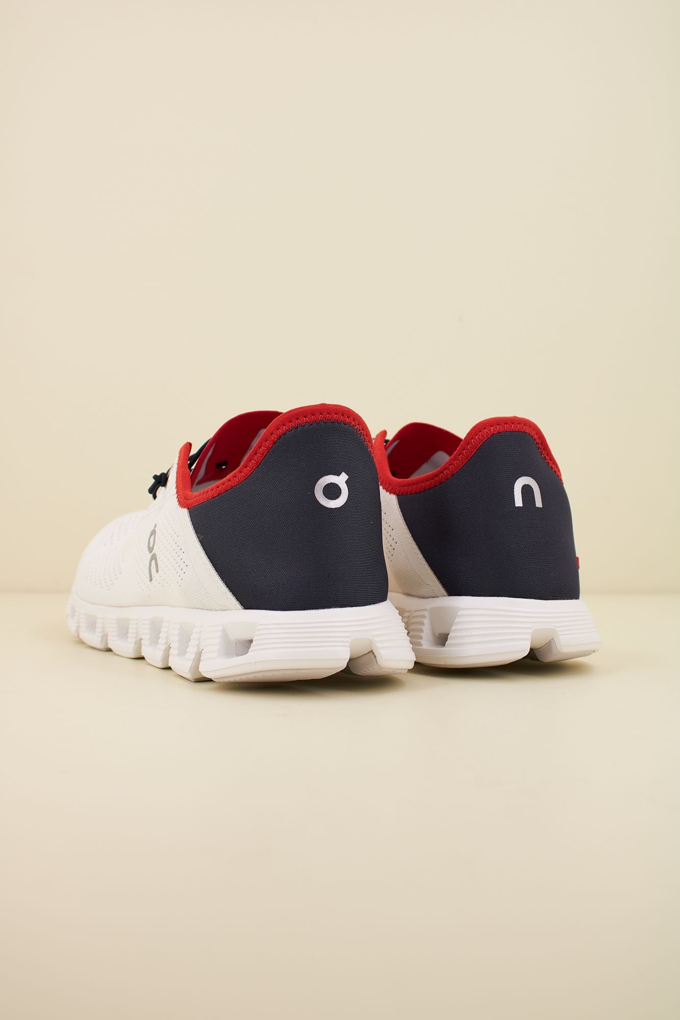 ON RUNNING CLOUD 5 COAST en color BLANCO (3)