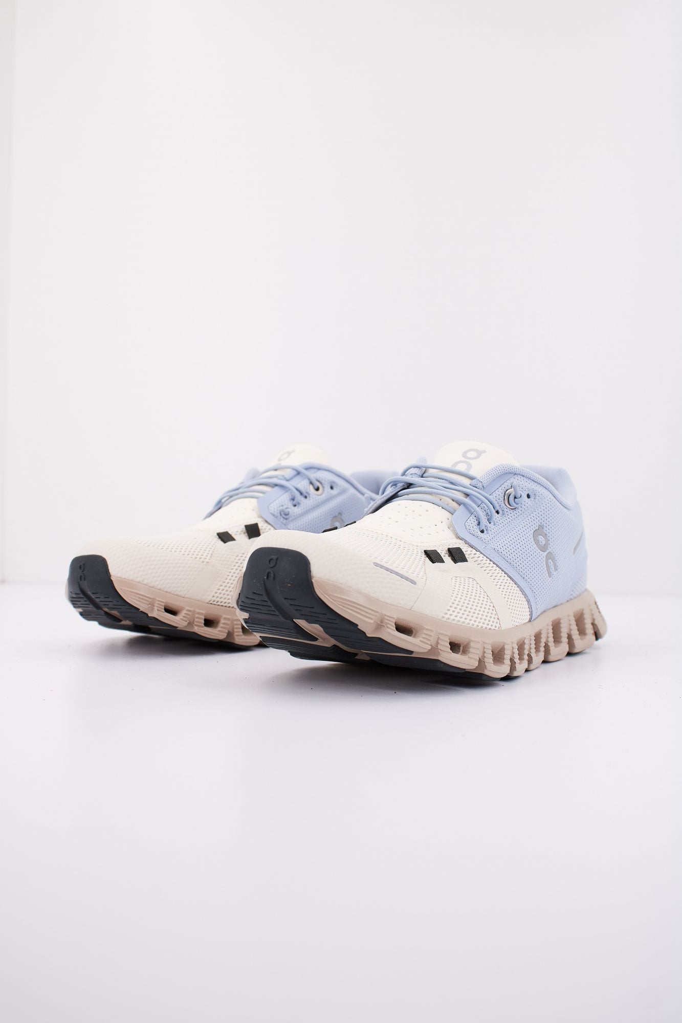 ON RUNNING  CLOUD 5 W en color AZUL (2)