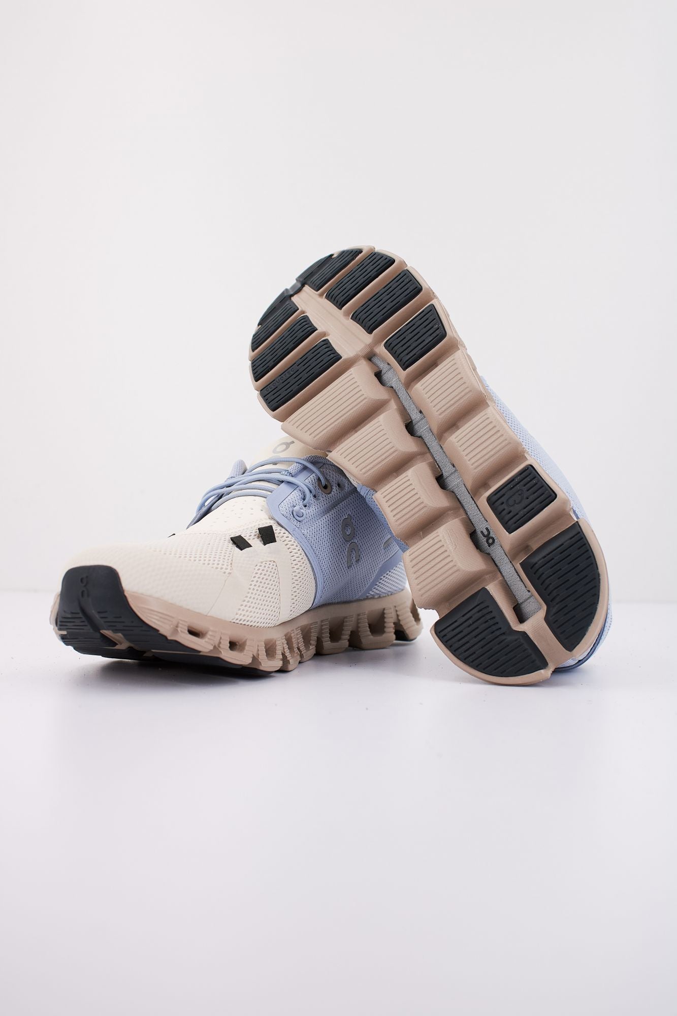 ON RUNNING  CLOUD 5 W en color AZUL (4)