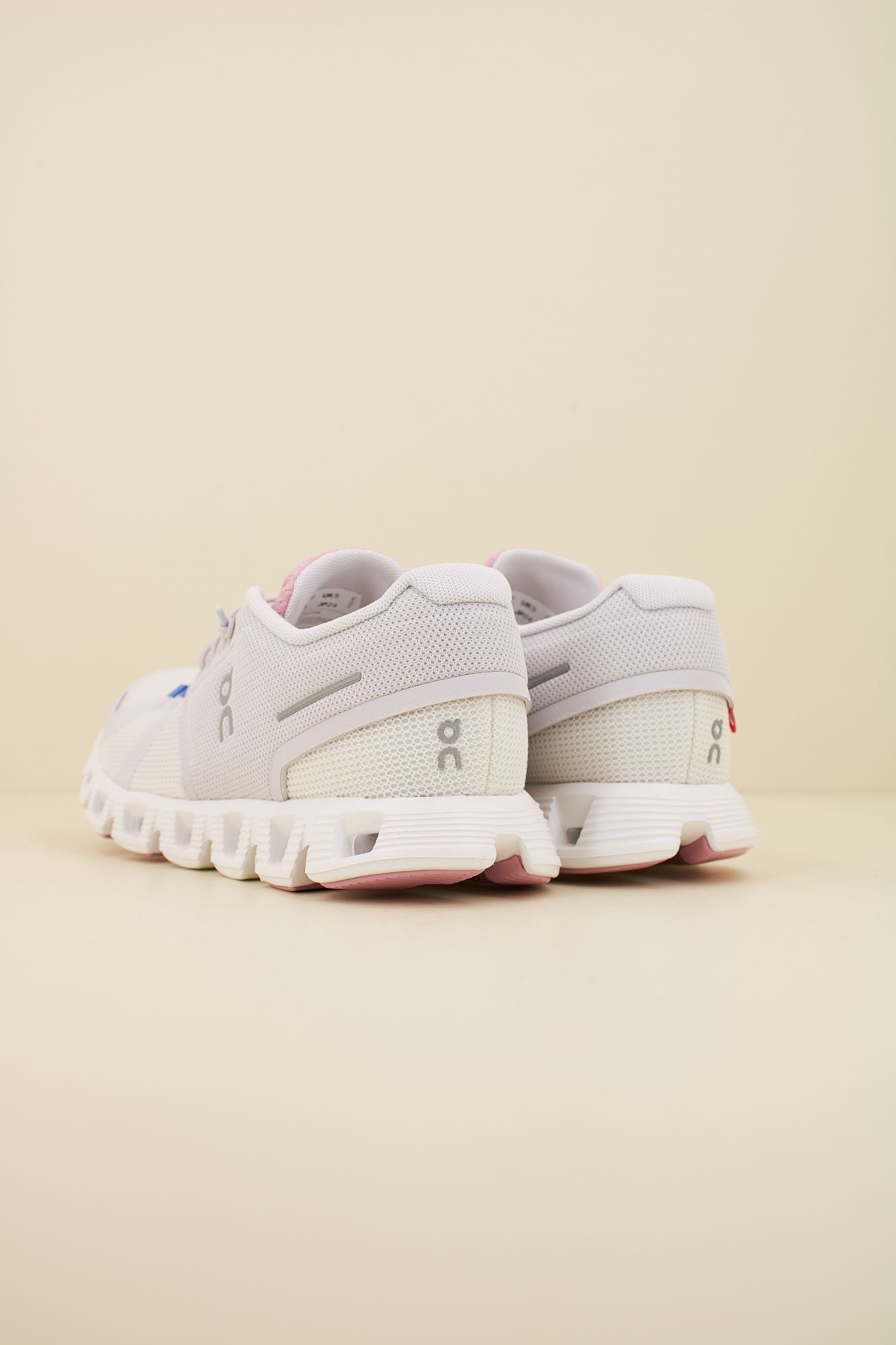 ON RUNNING CLOUD 5 PUSH W en color ROSA (3)