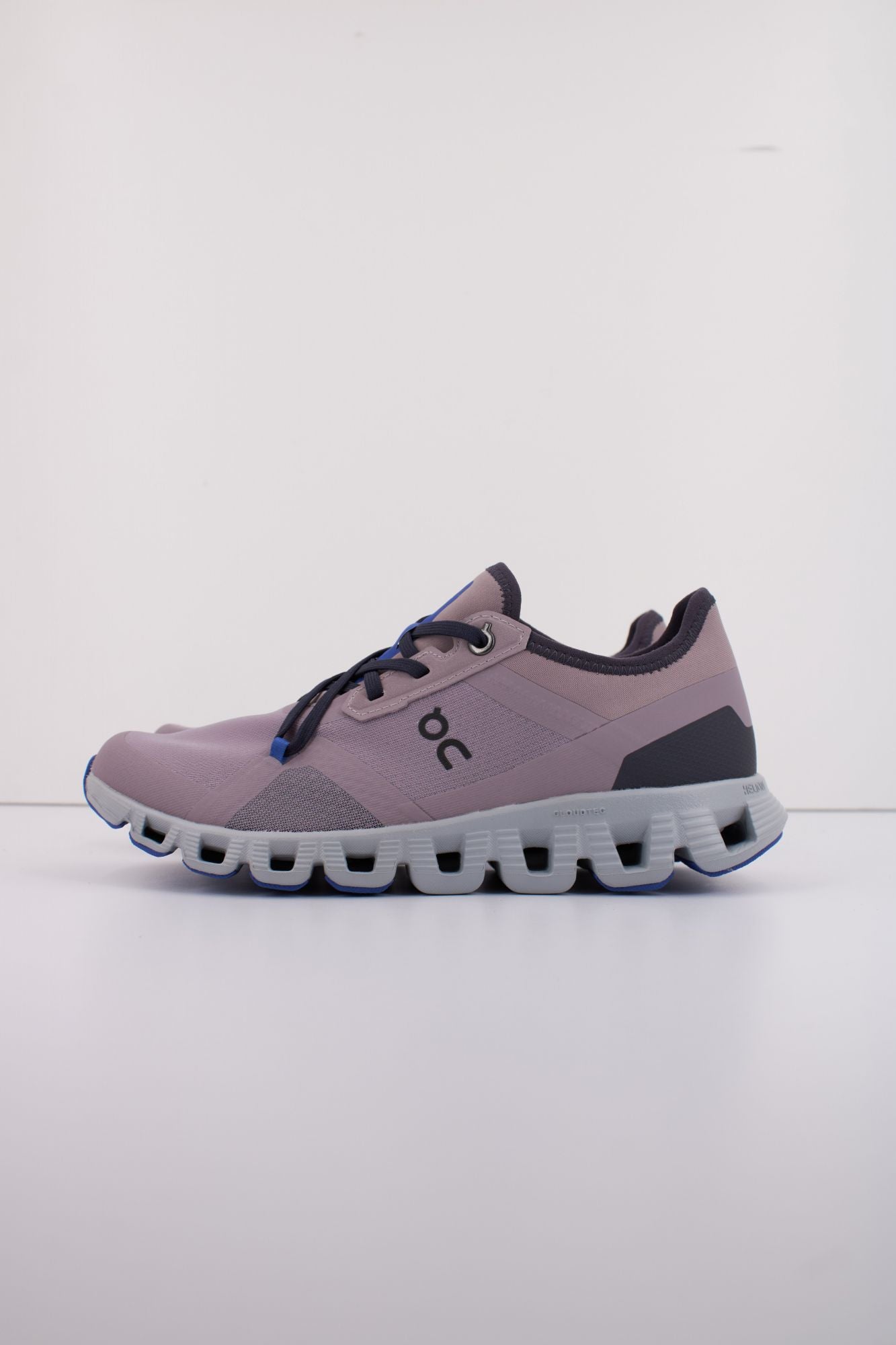 ON RUNNING CLOUD X 3 AD W en color VIOLETA (1)