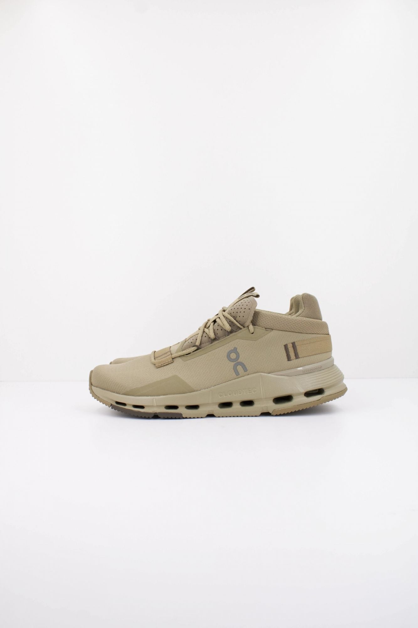 ON RUNNING CLOUDNOVA 2 en color VERDE (1)