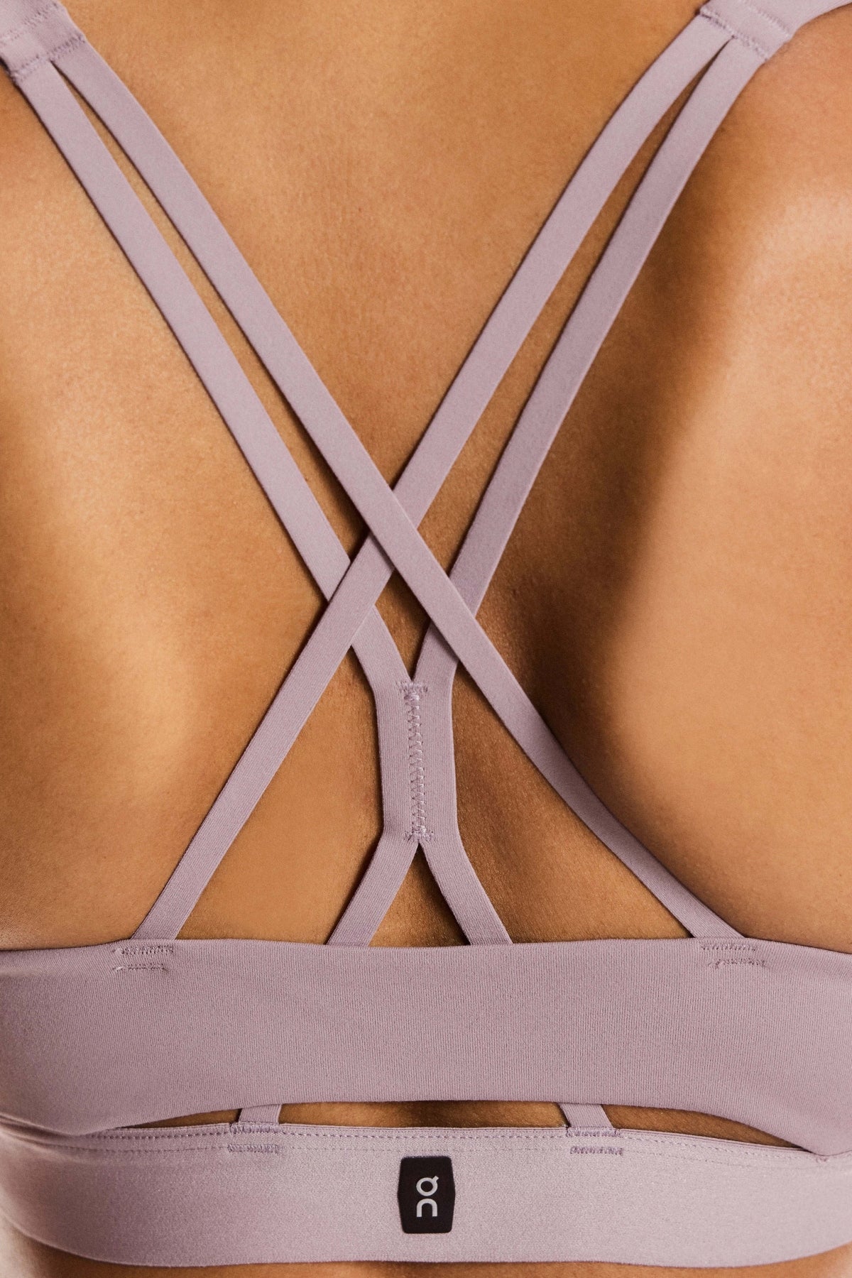 ON RUNNING STUDIO BRA W en color VIOLETA (3)