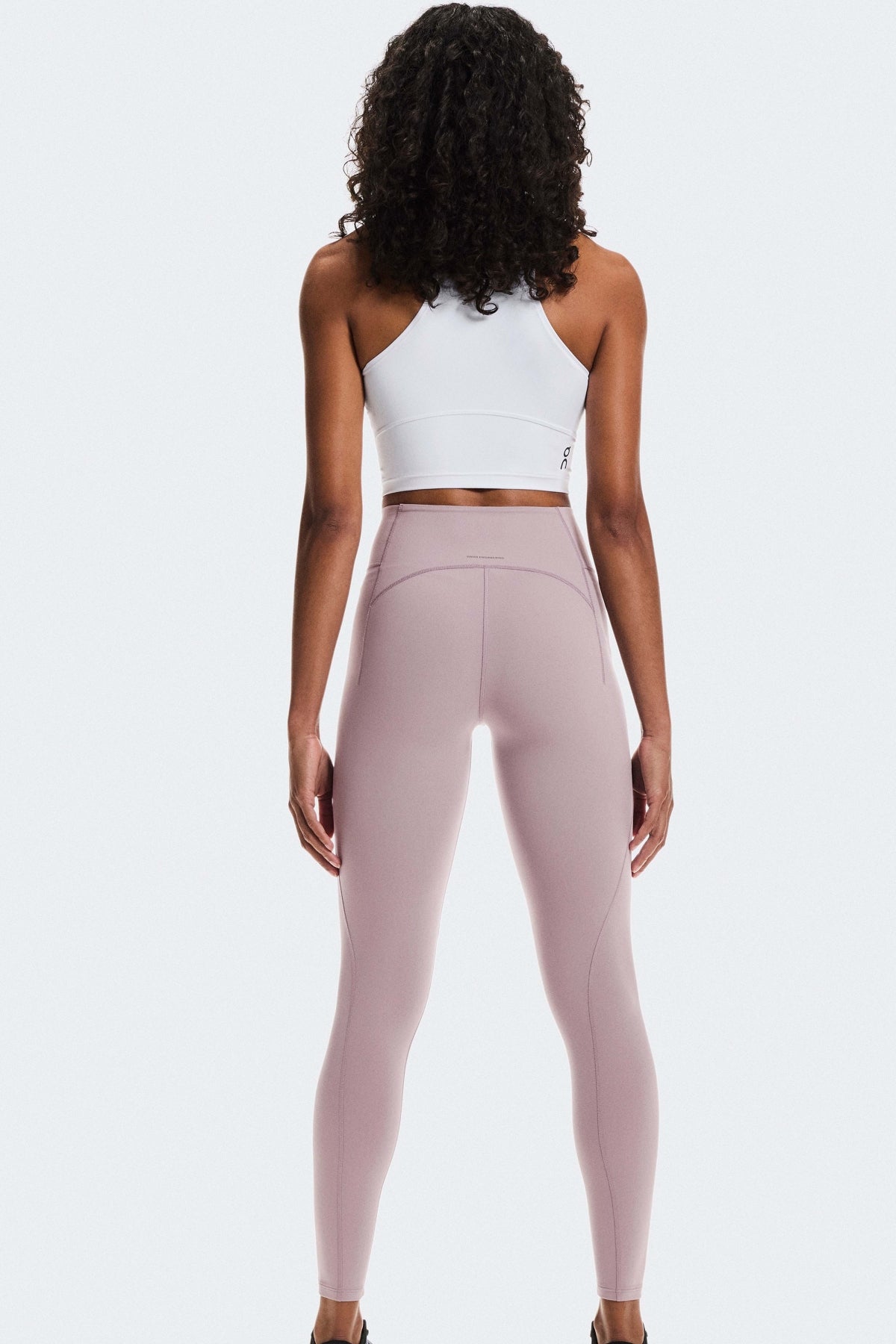 ON RUNNING  STUDIO TIGHTS 7/8 W  en color VIOLETA (2)