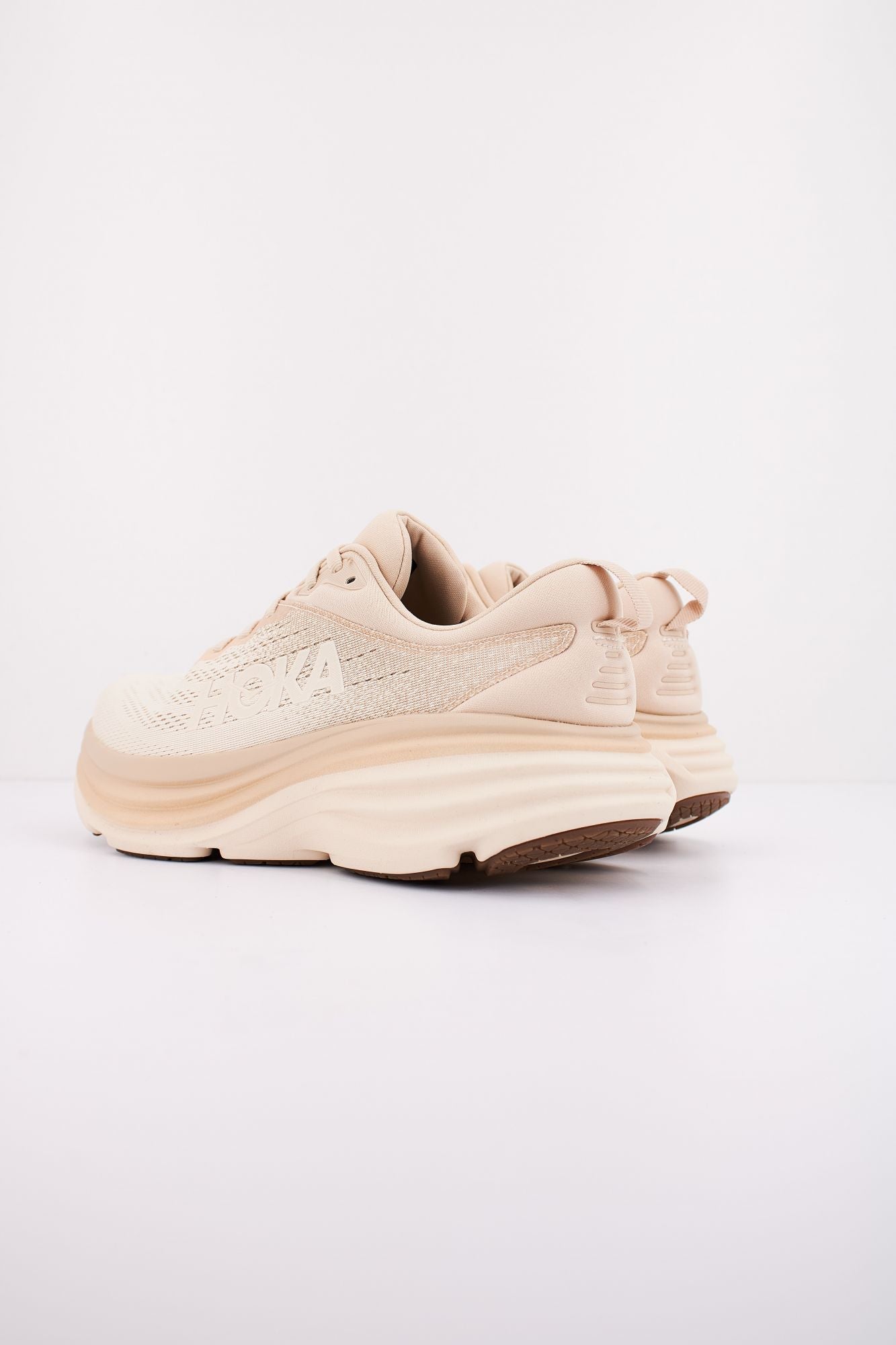 HOKA BONDI 8 en color BEIS (3)